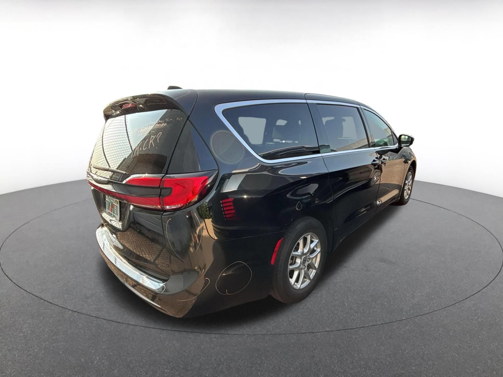 Thumbnail: 2025 Chrysler Pacifica - 10
