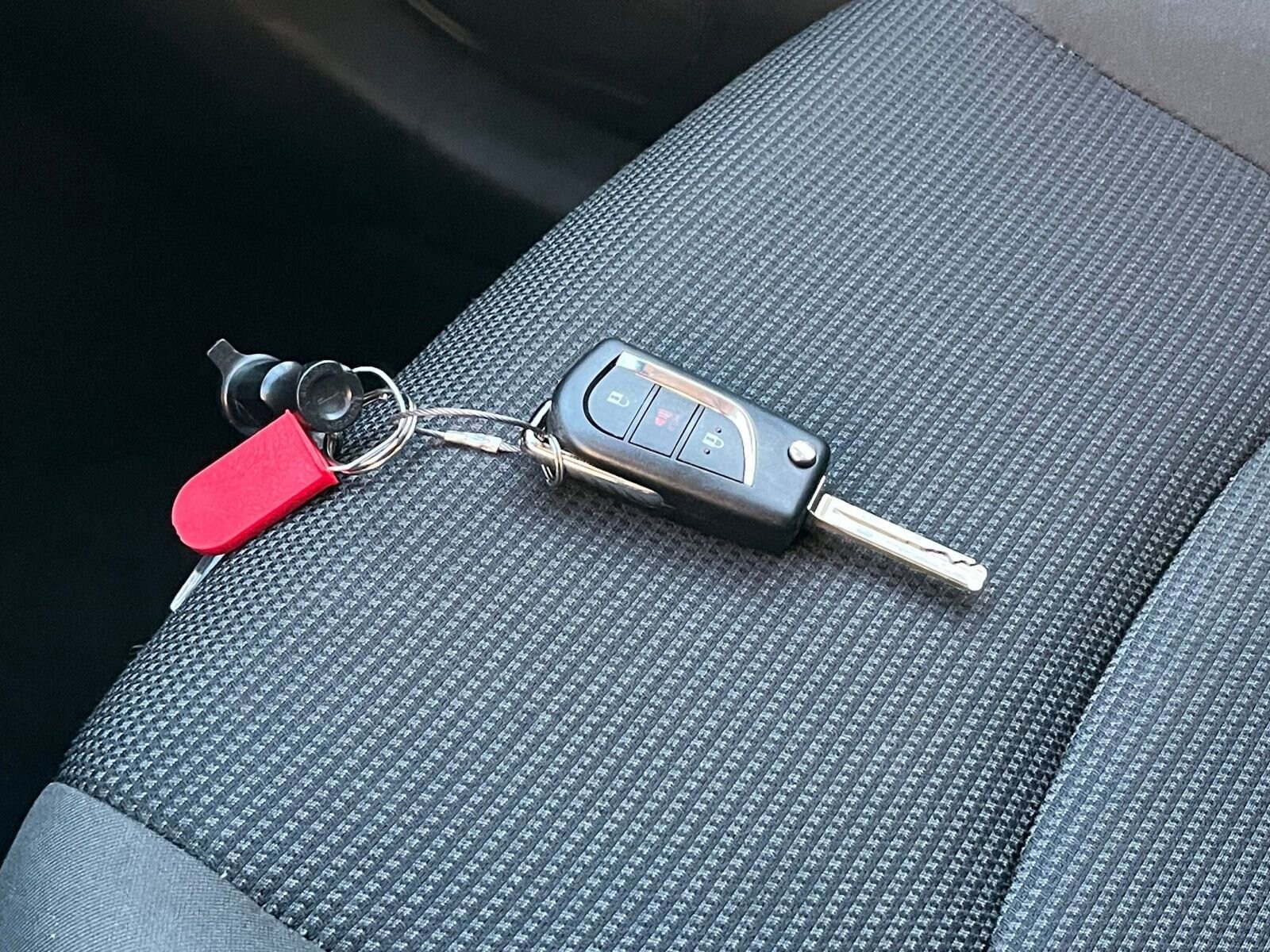 Thumbnail: 2025 Toyota RAV4 - 22