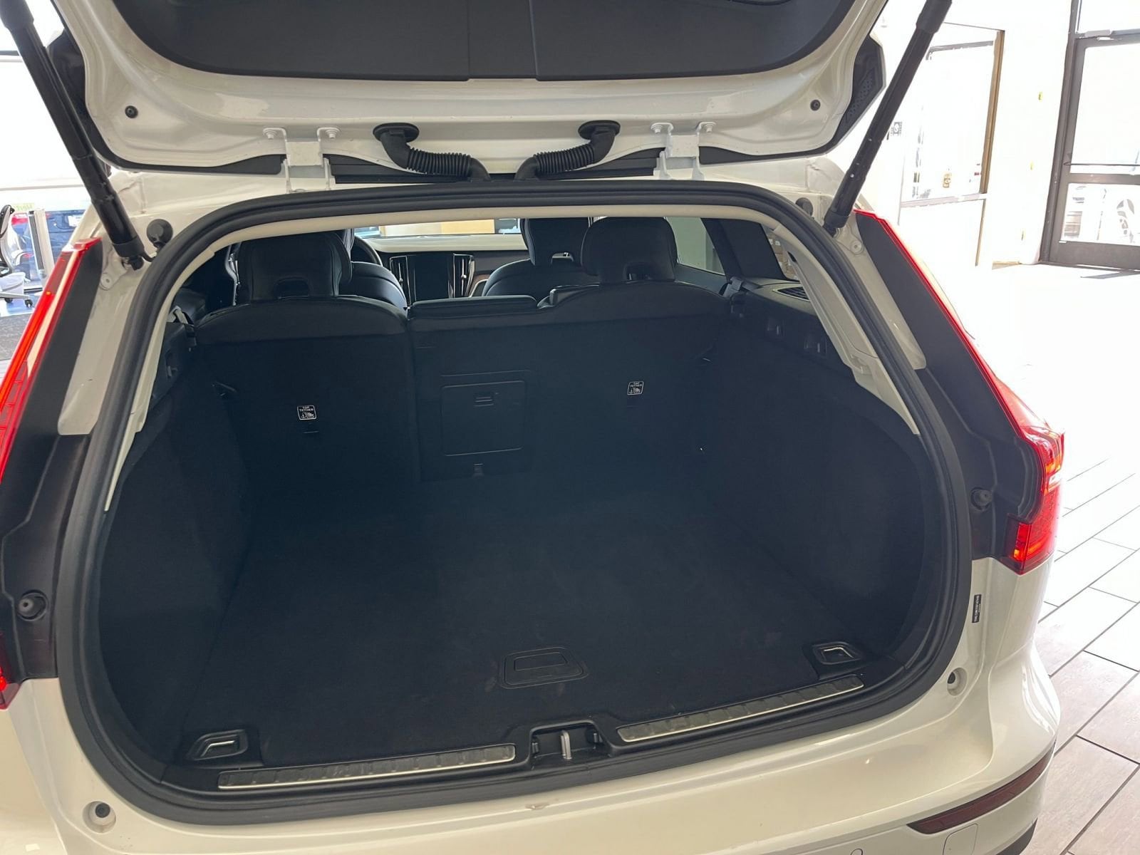 Thumbnail: 2025 Volvo S60 - 31