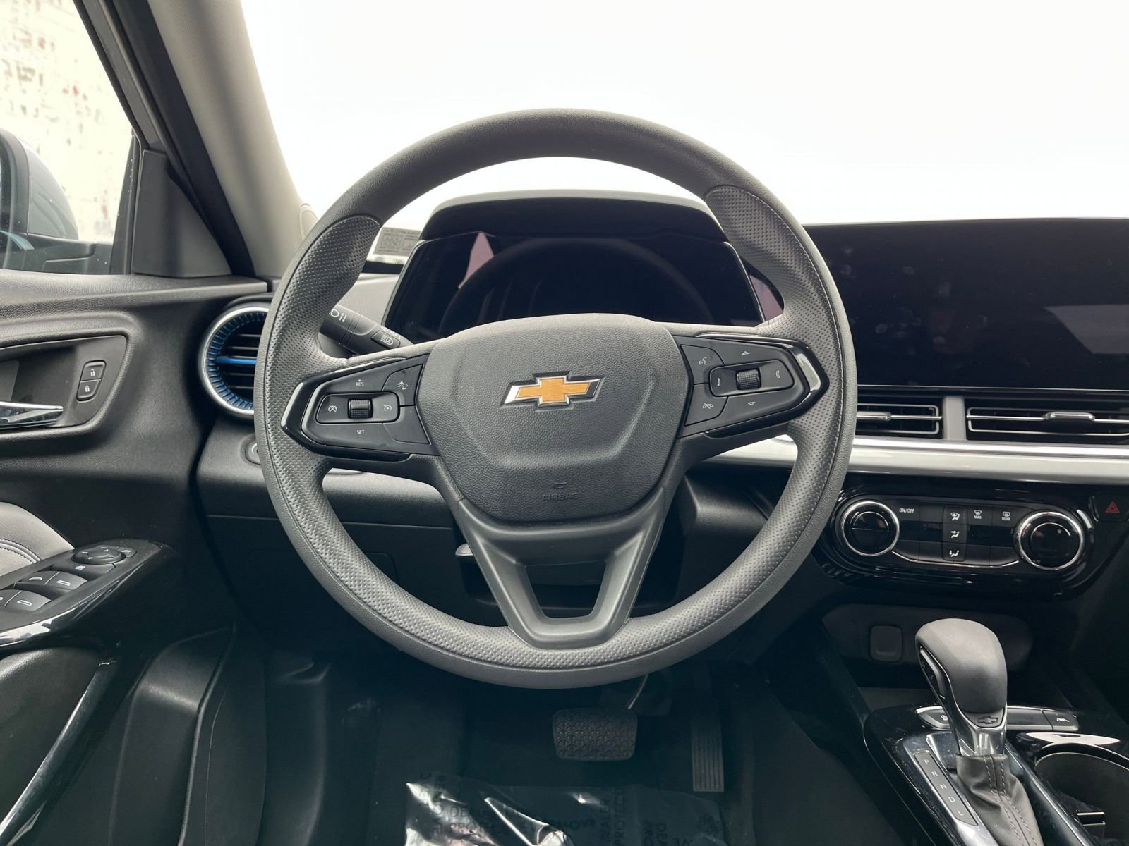 Thumbnail: 2025 Chevrolet Trax - 27