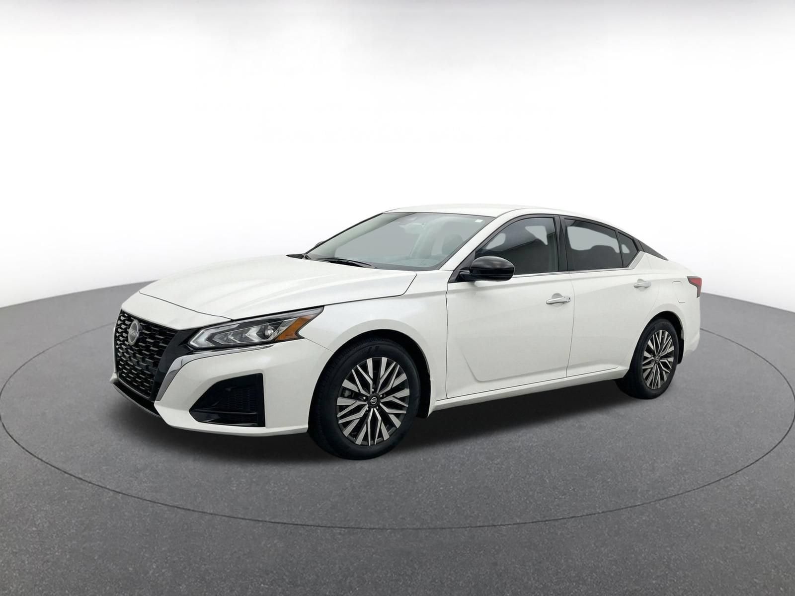 Thumbnail: 2025 Nissan Altima - 3