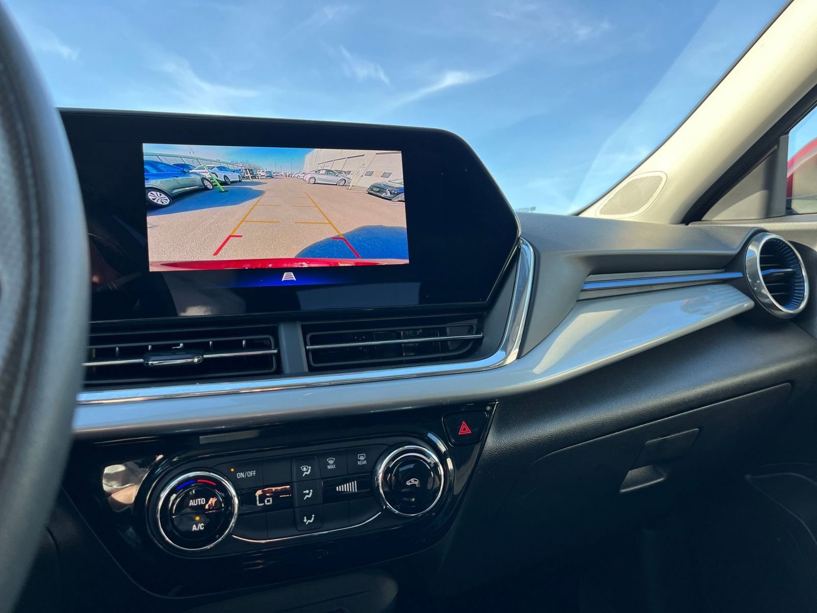 Thumbnail: 2025 Chevrolet Trax - 21