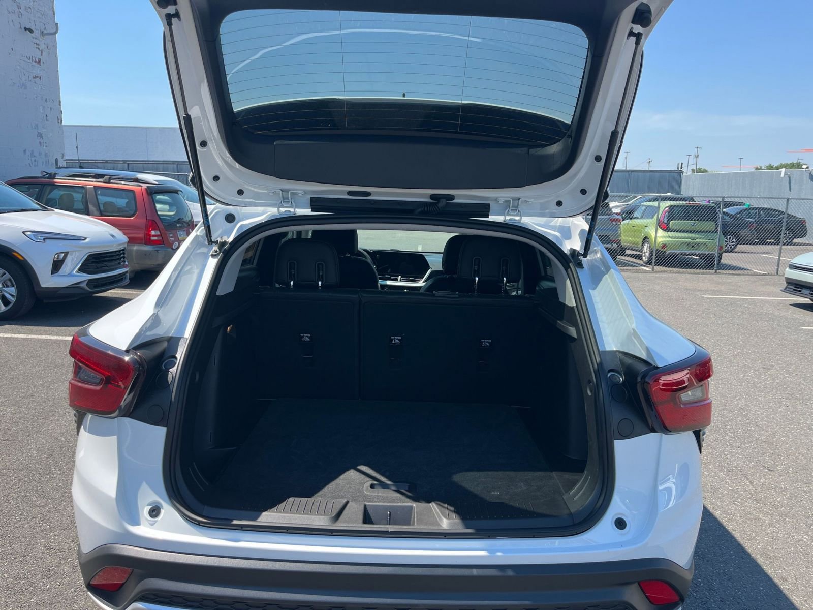 Thumbnail: 2025 Chevrolet Trax - 31