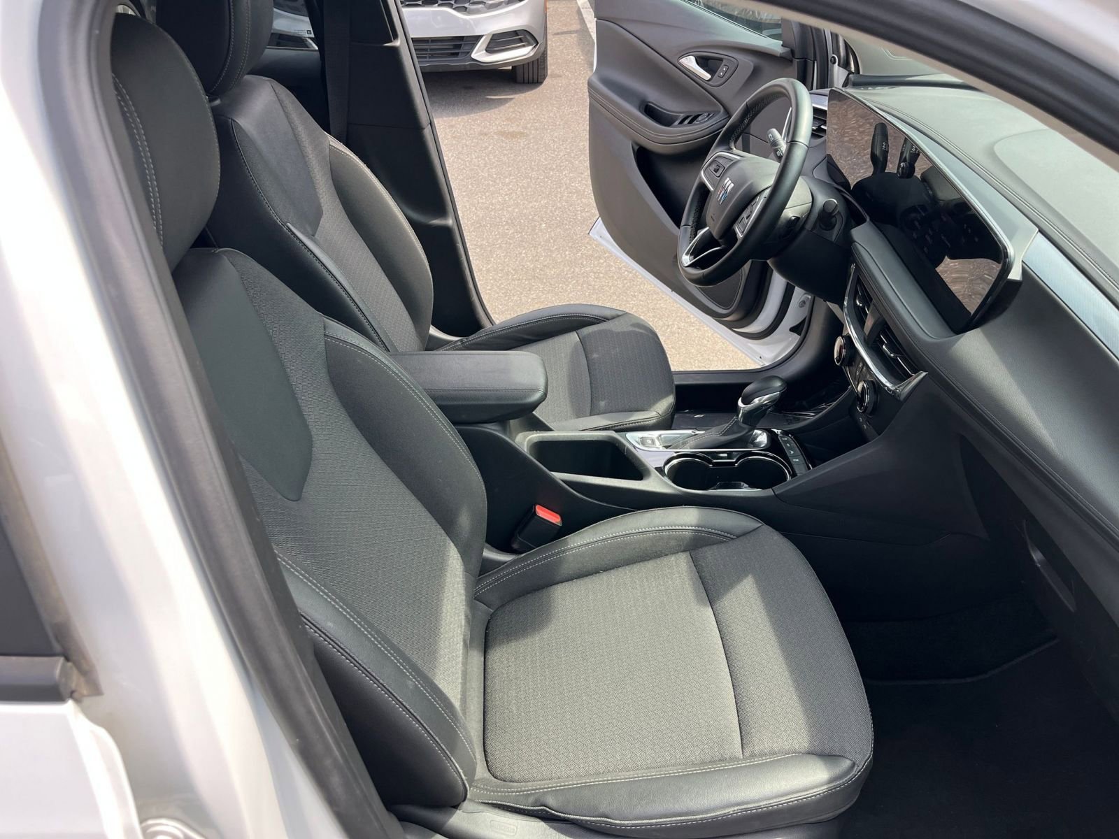 Thumbnail: 2025 Buick Encore GX - 27