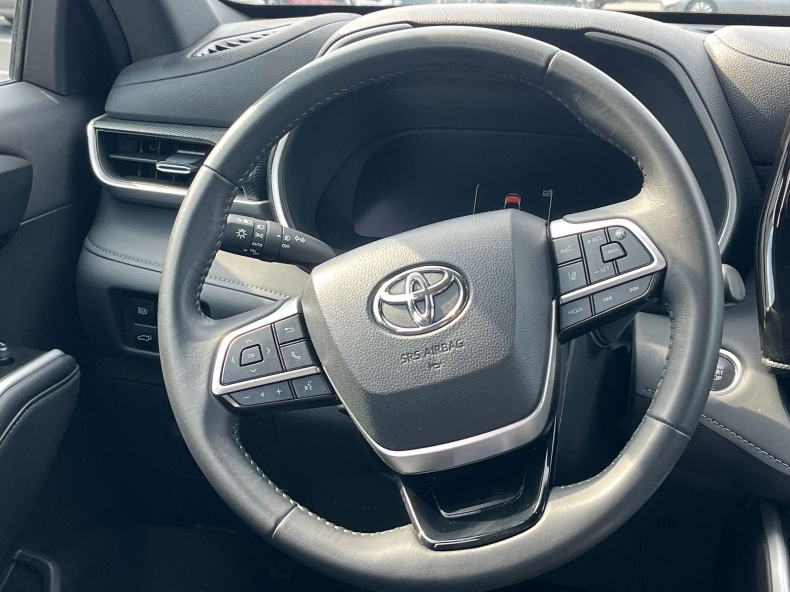 Thumbnail: 2025 Toyota Highlander - 29