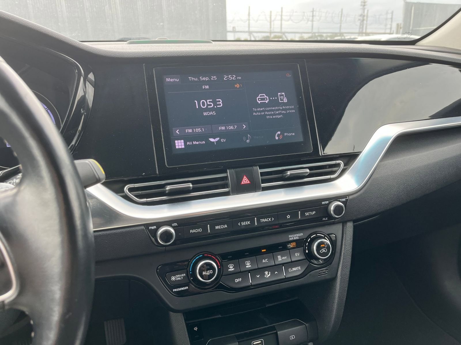 Thumbnail: 2022 Kia Niro - 25