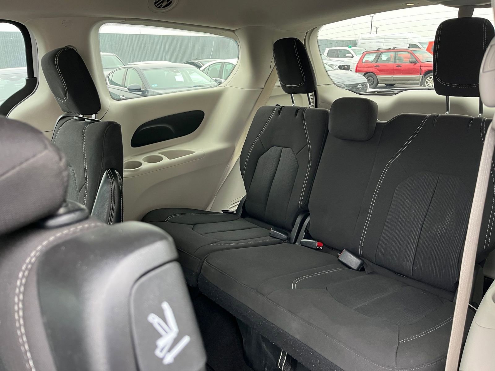 Thumbnail: 2023 Chrysler Voyager - 30