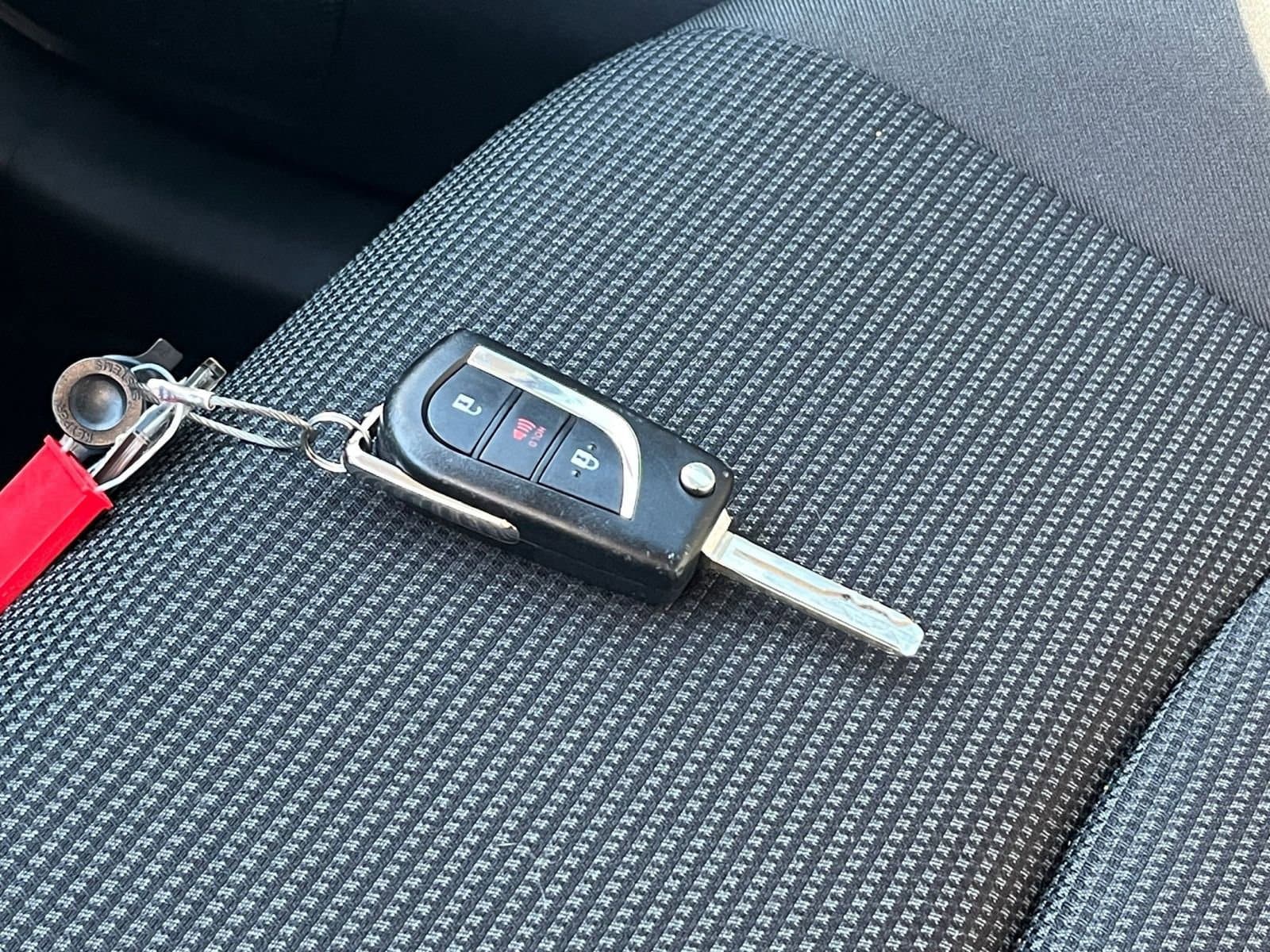 Thumbnail: 2025 Toyota RAV4 - 22