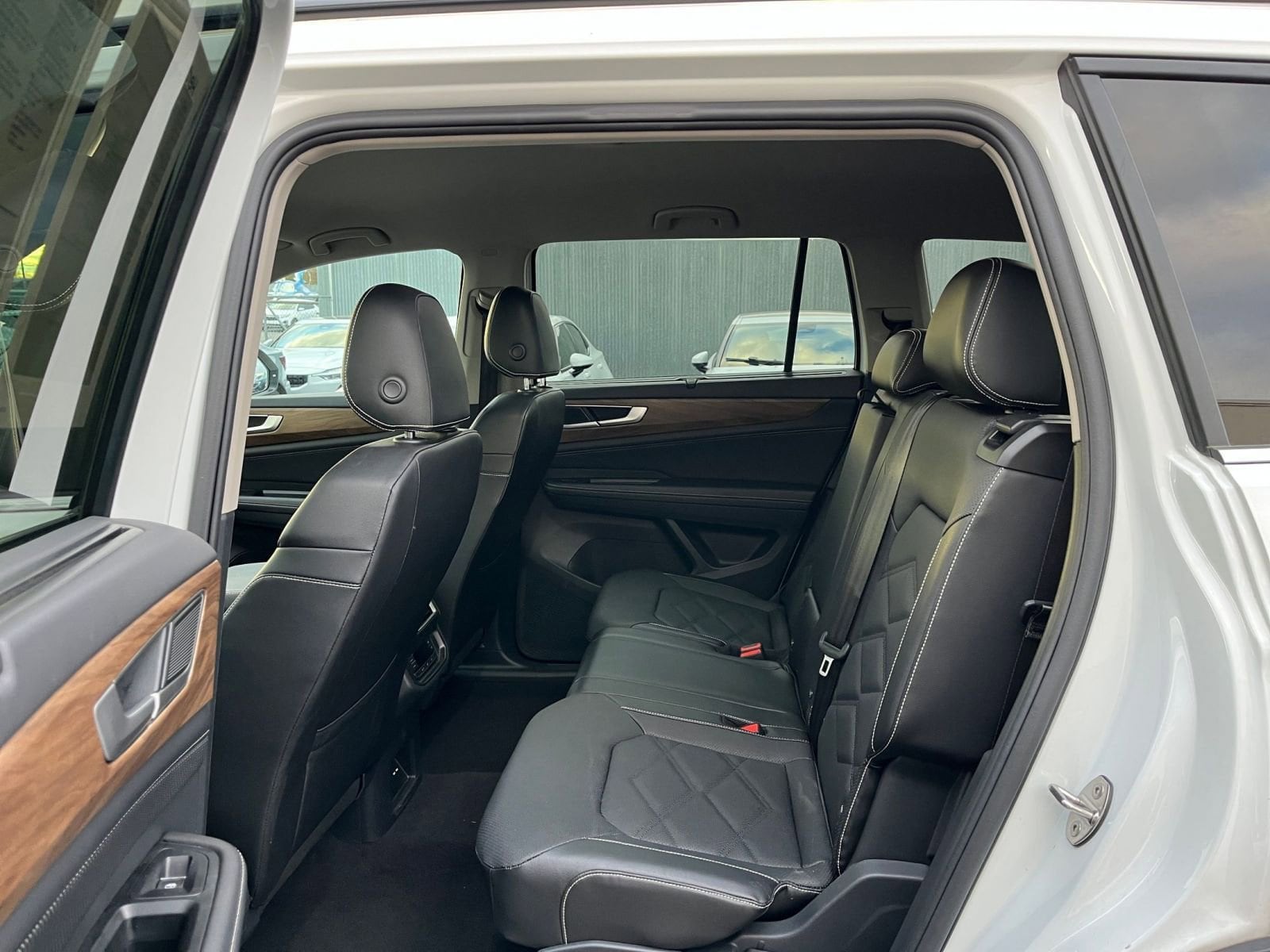 Thumbnail: 2025 Volkswagen Atlas - 26