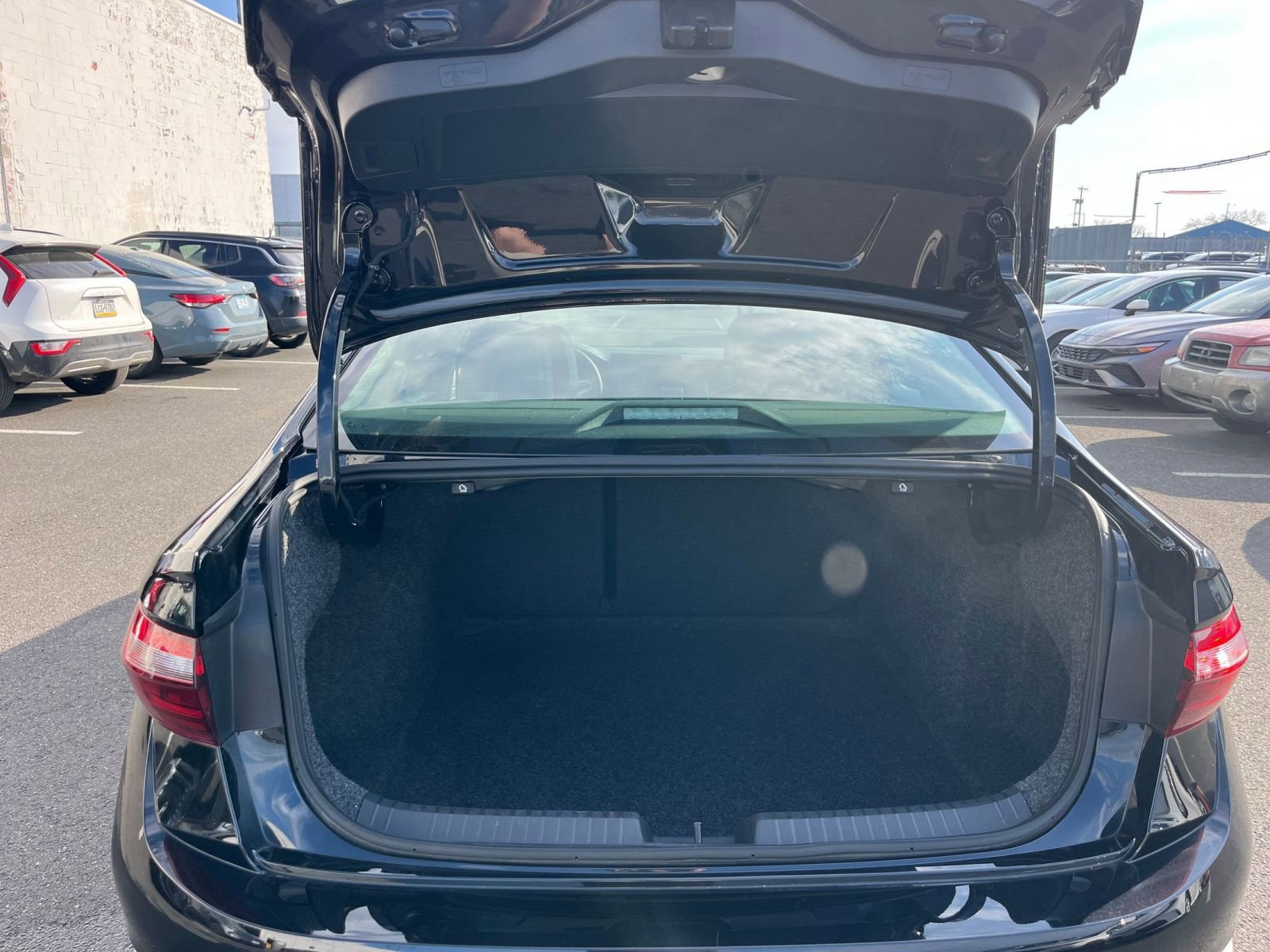 Thumbnail: 2025 Volkswagen Jetta - 32