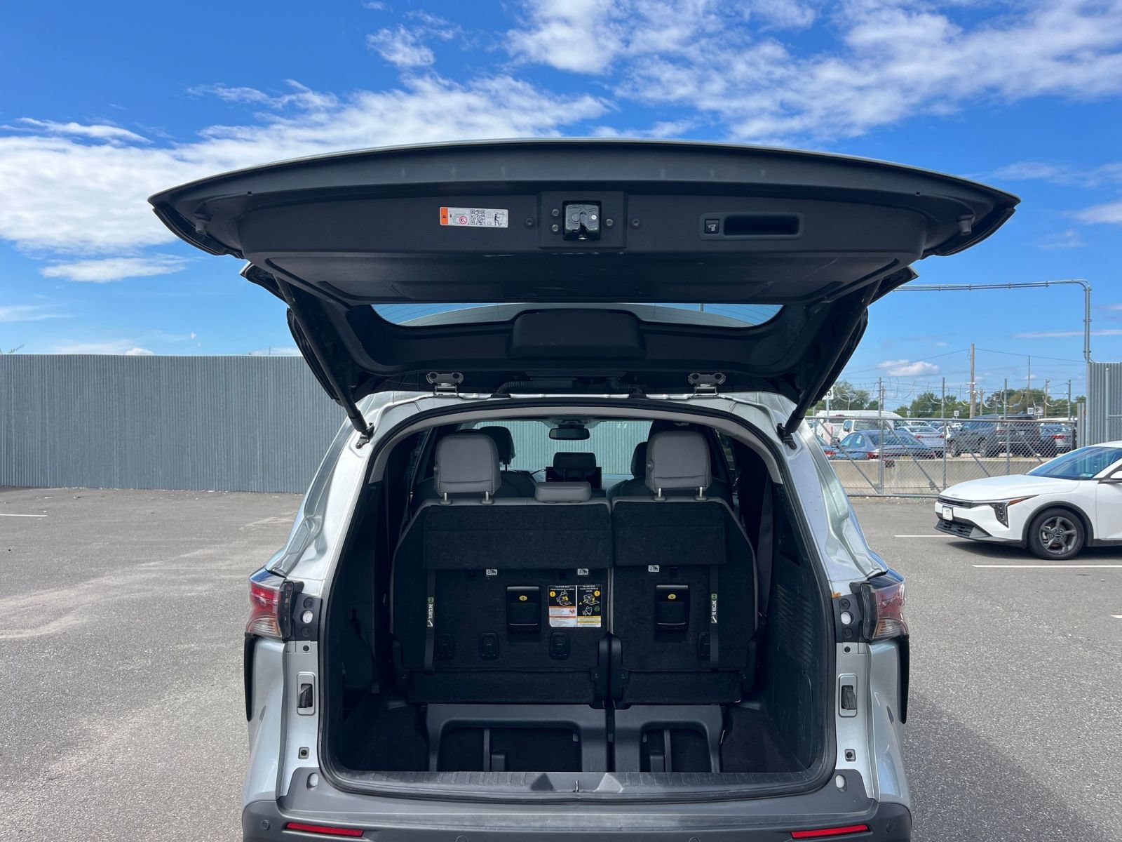 Thumbnail: 2025 Toyota Sienna - 33