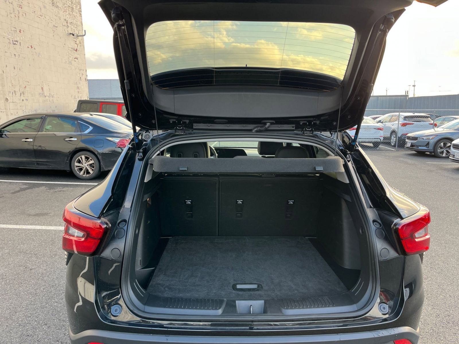 Thumbnail: 2025 Chevrolet Trax - 30