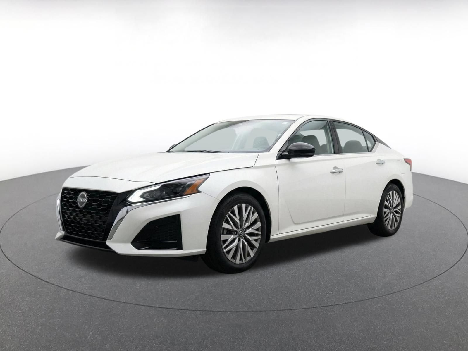 Thumbnail: 2025 Nissan Altima - 3