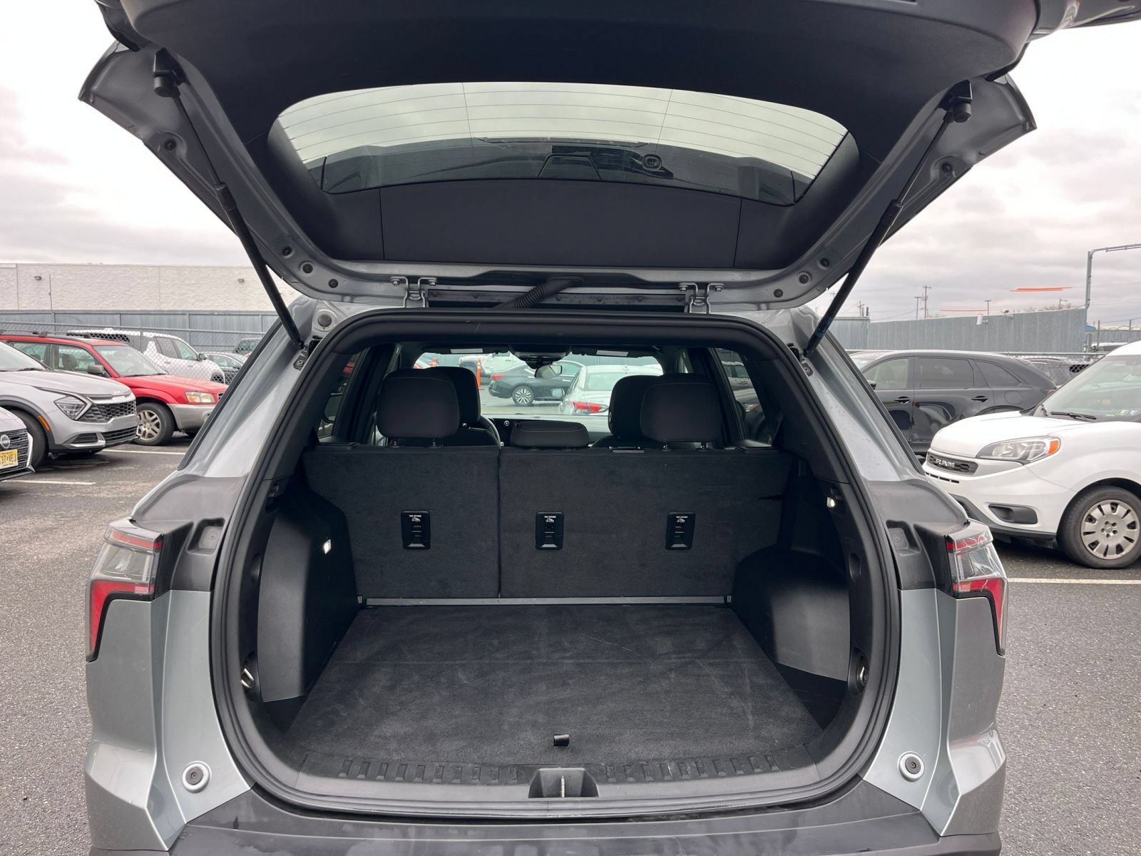 2025 Chevrolet Equinox LT - Photo 25