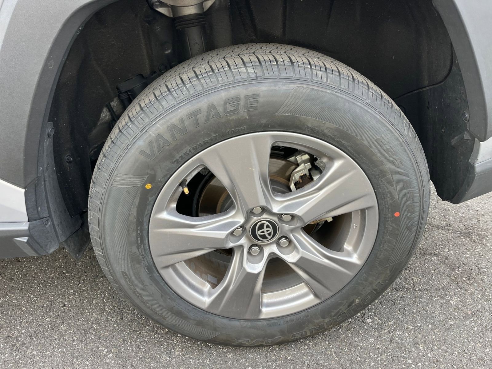 Thumbnail: 2025 Toyota RAV4 - 29