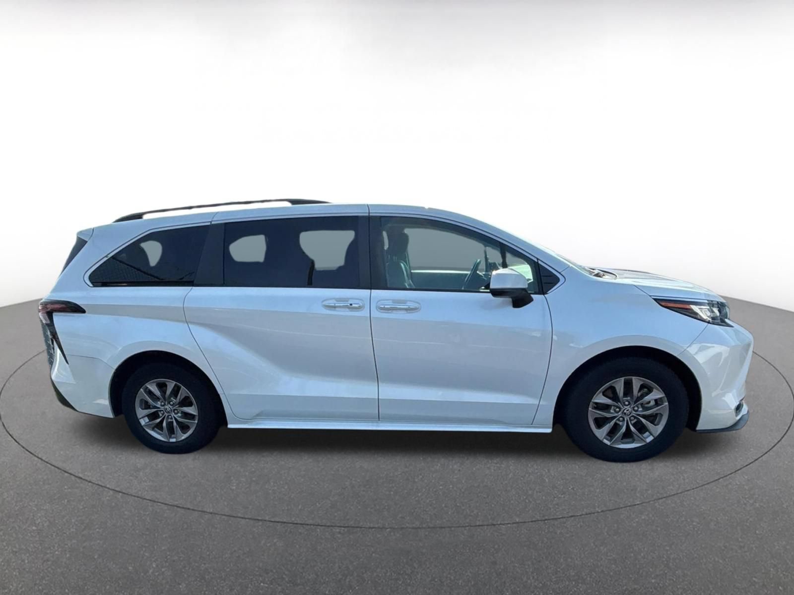 Thumbnail: 2023 Toyota Sienna - 10