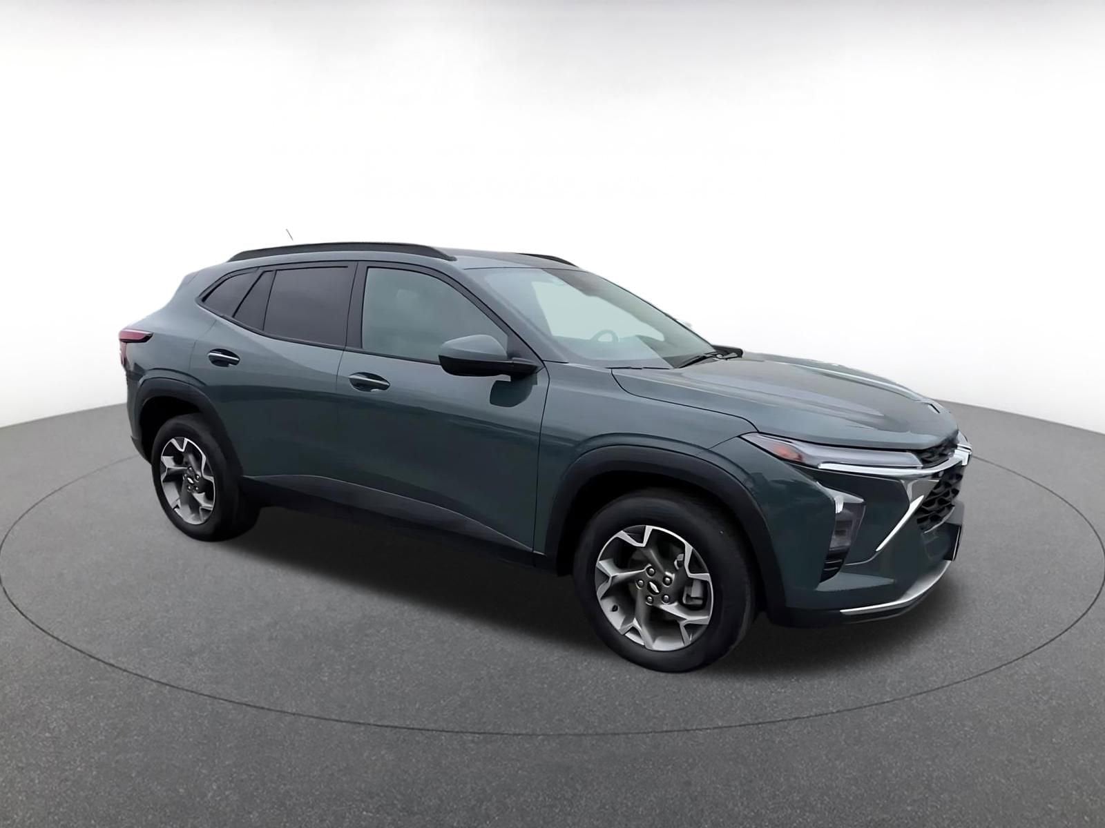 Thumbnail: 2025 Chevrolet Trax - 2