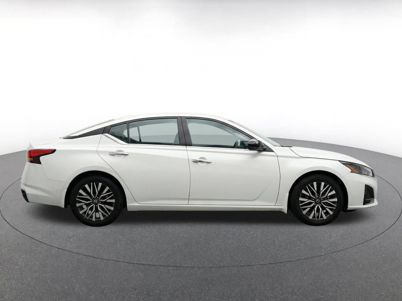 Thumbnail: 2025 Nissan Altima - 10