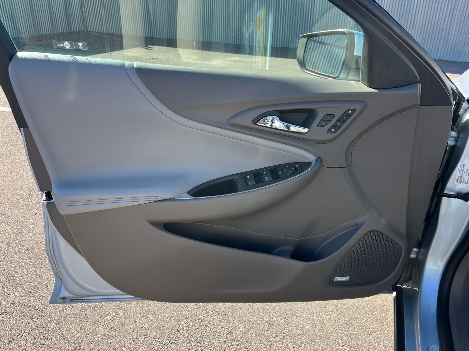 Thumbnail: 2017 Chevrolet Malibu - 20