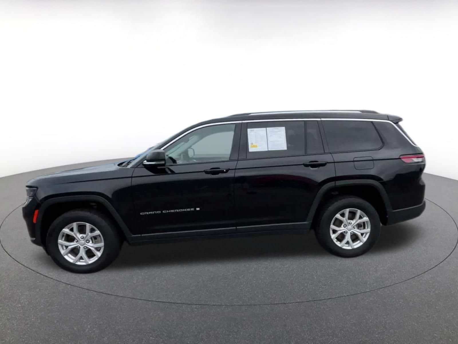 Thumbnail: 2023 Jeep Grand Cherokee - 8