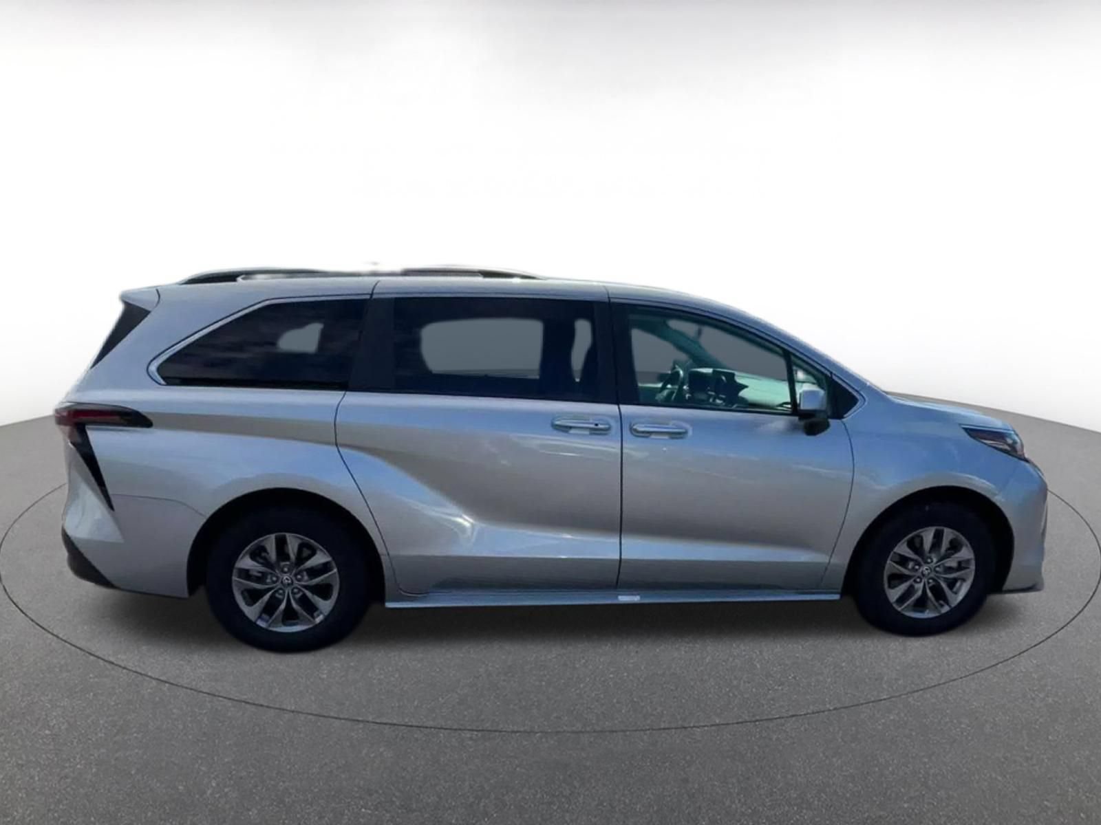 Thumbnail: 2025 Toyota Sienna - 15