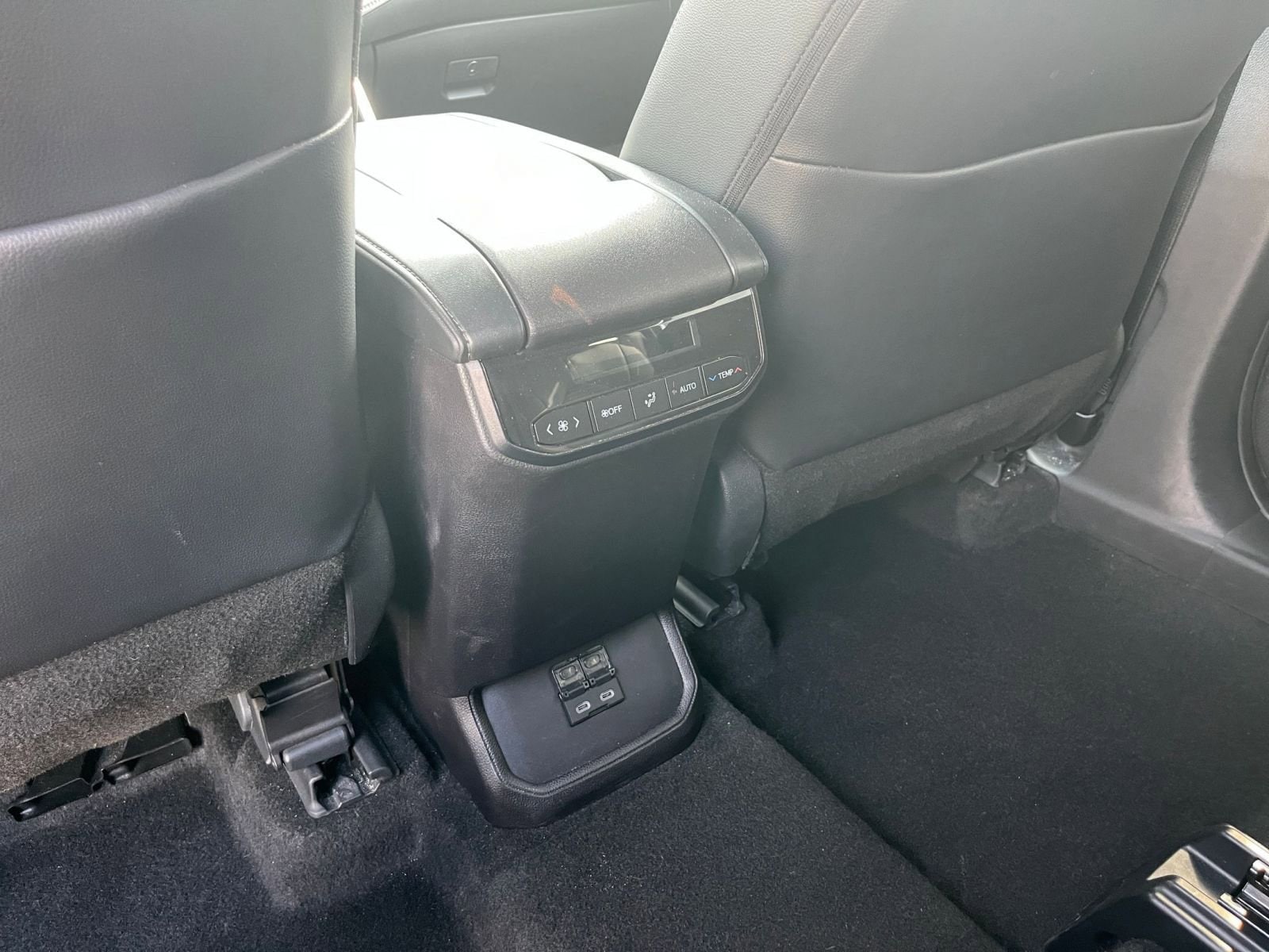 Thumbnail: 2025 Toyota Highlander - 25