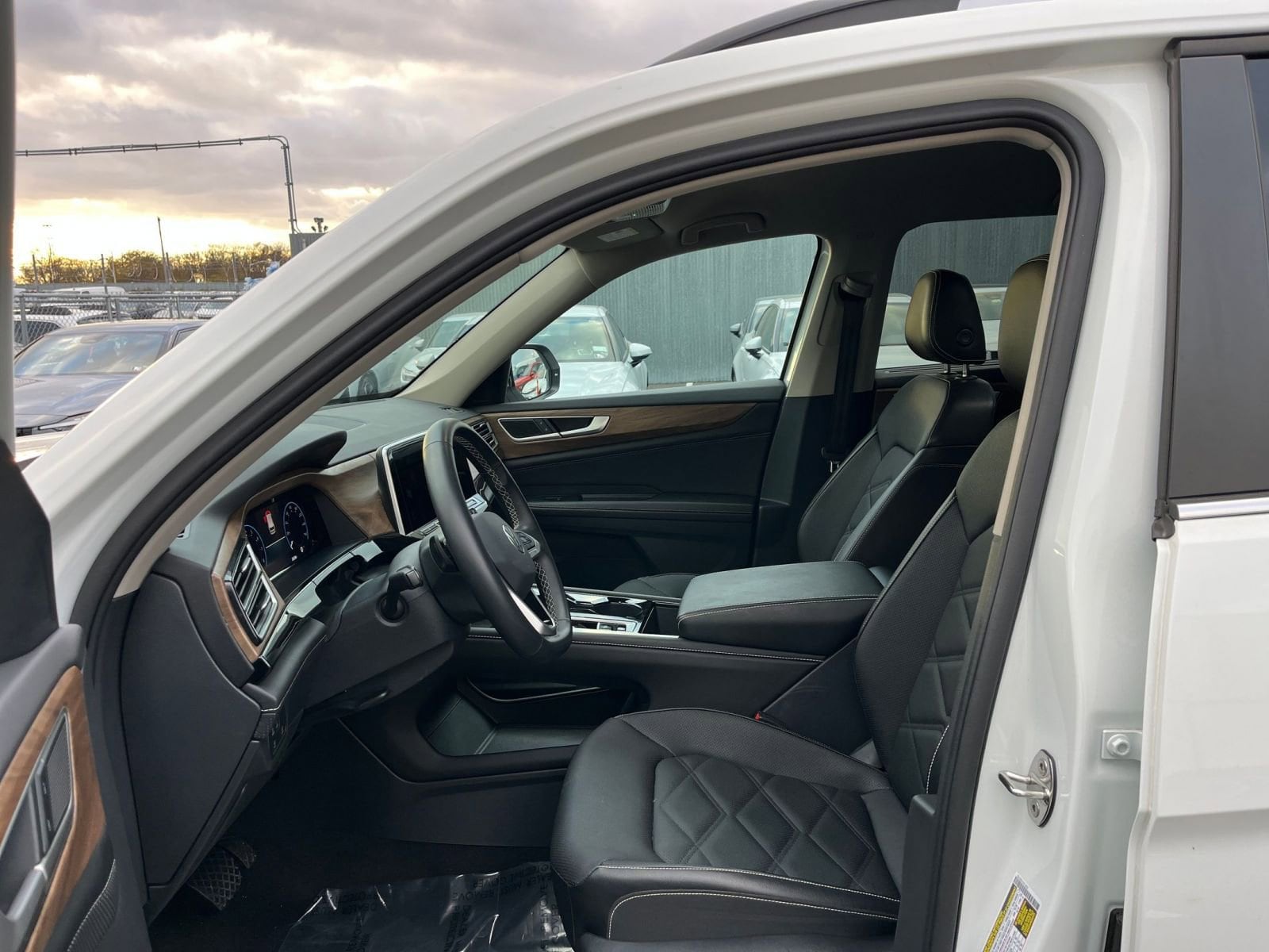 Thumbnail: 2025 Volkswagen Atlas - 27