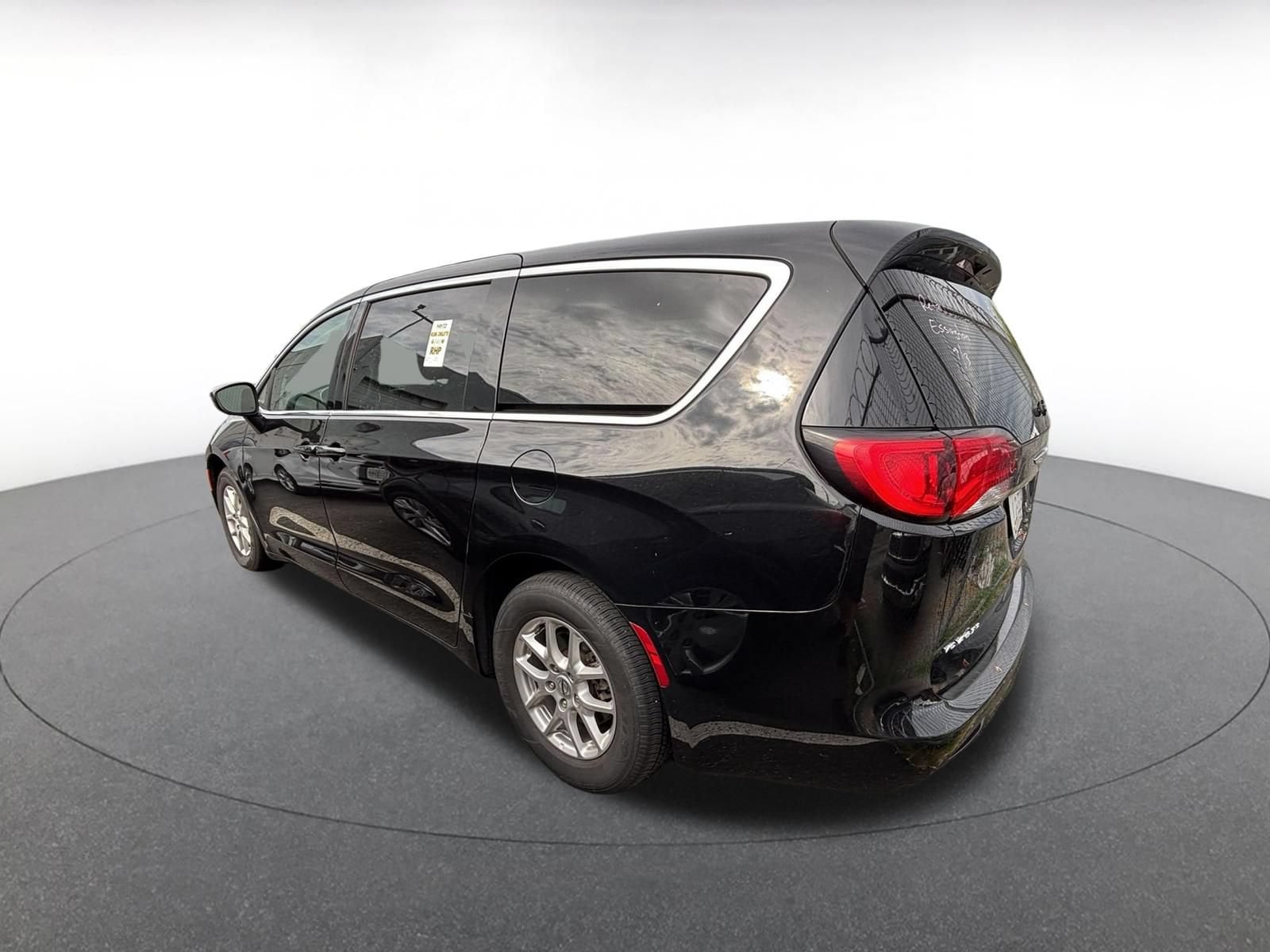 Thumbnail: 2024 Chrysler Voyager - 8