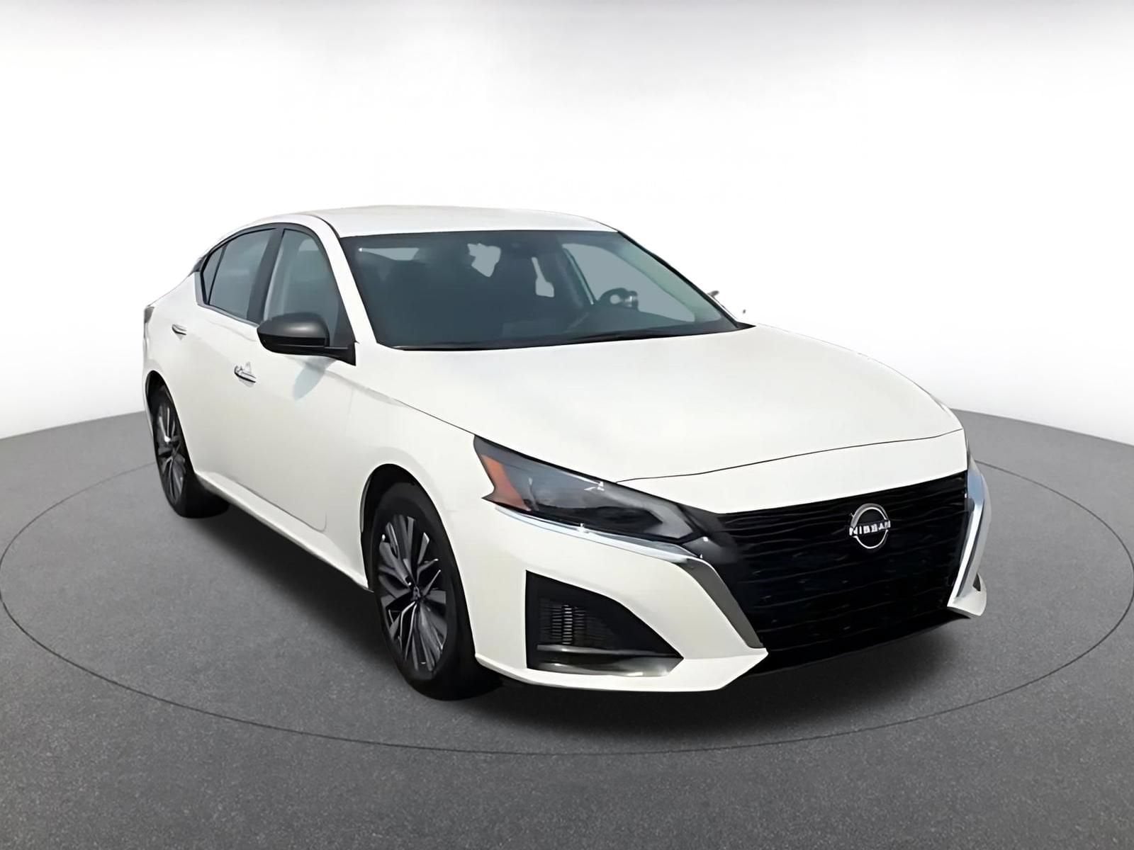 Thumbnail: 2025 Nissan Altima - 3