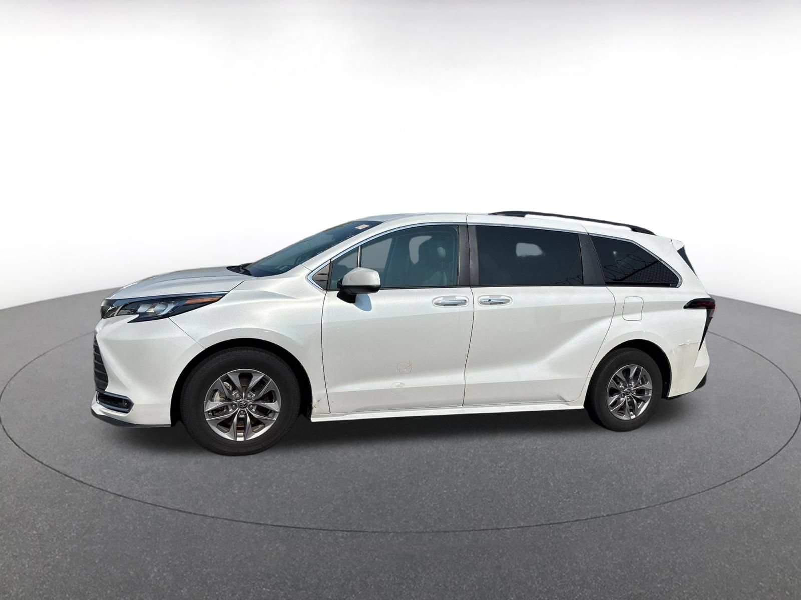Thumbnail: 2023 Toyota Sienna - 5