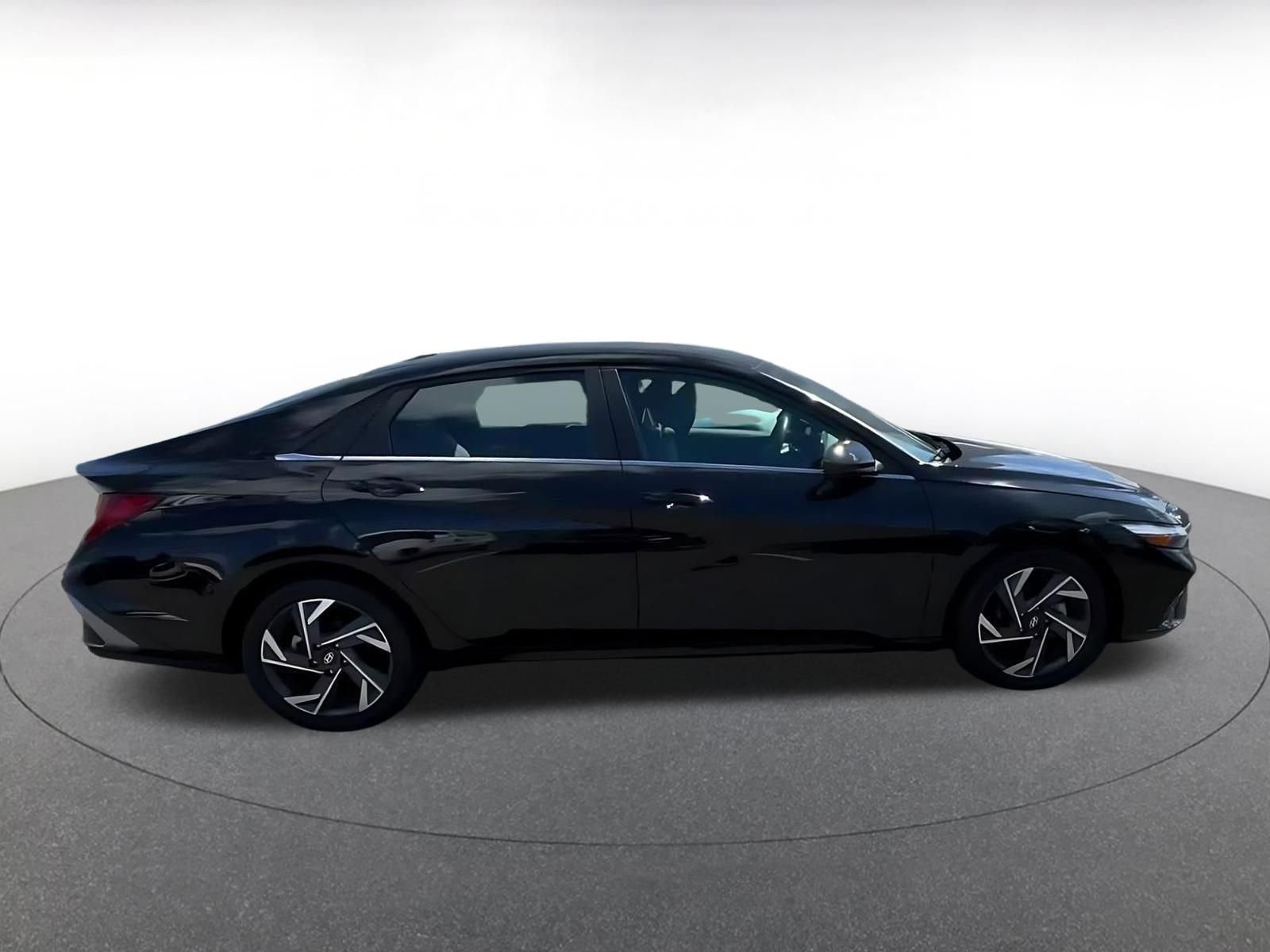 Thumbnail: 2025 Hyundai Elantra - 16