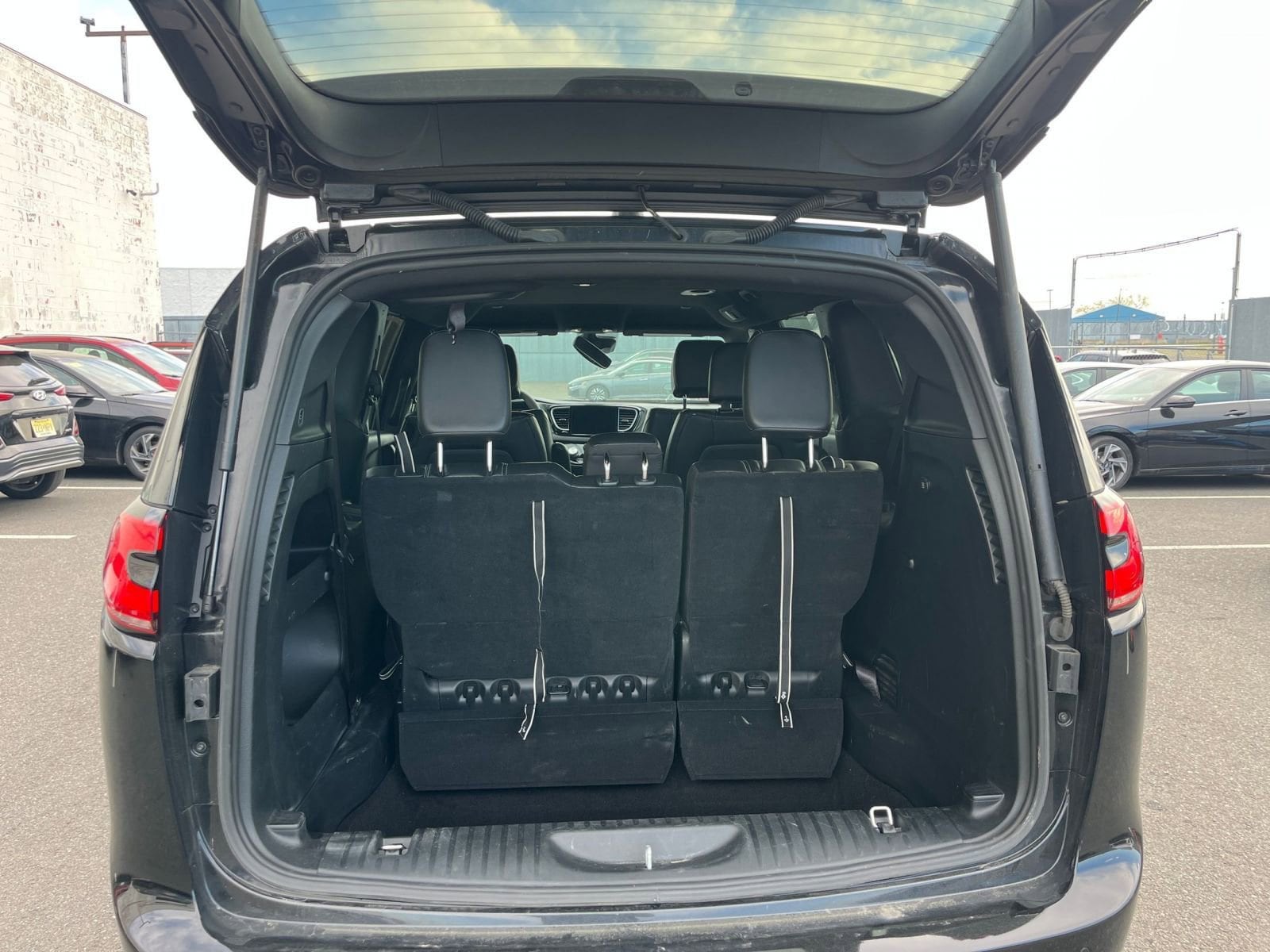 Thumbnail: 2025 Chrysler Pacifica - 34