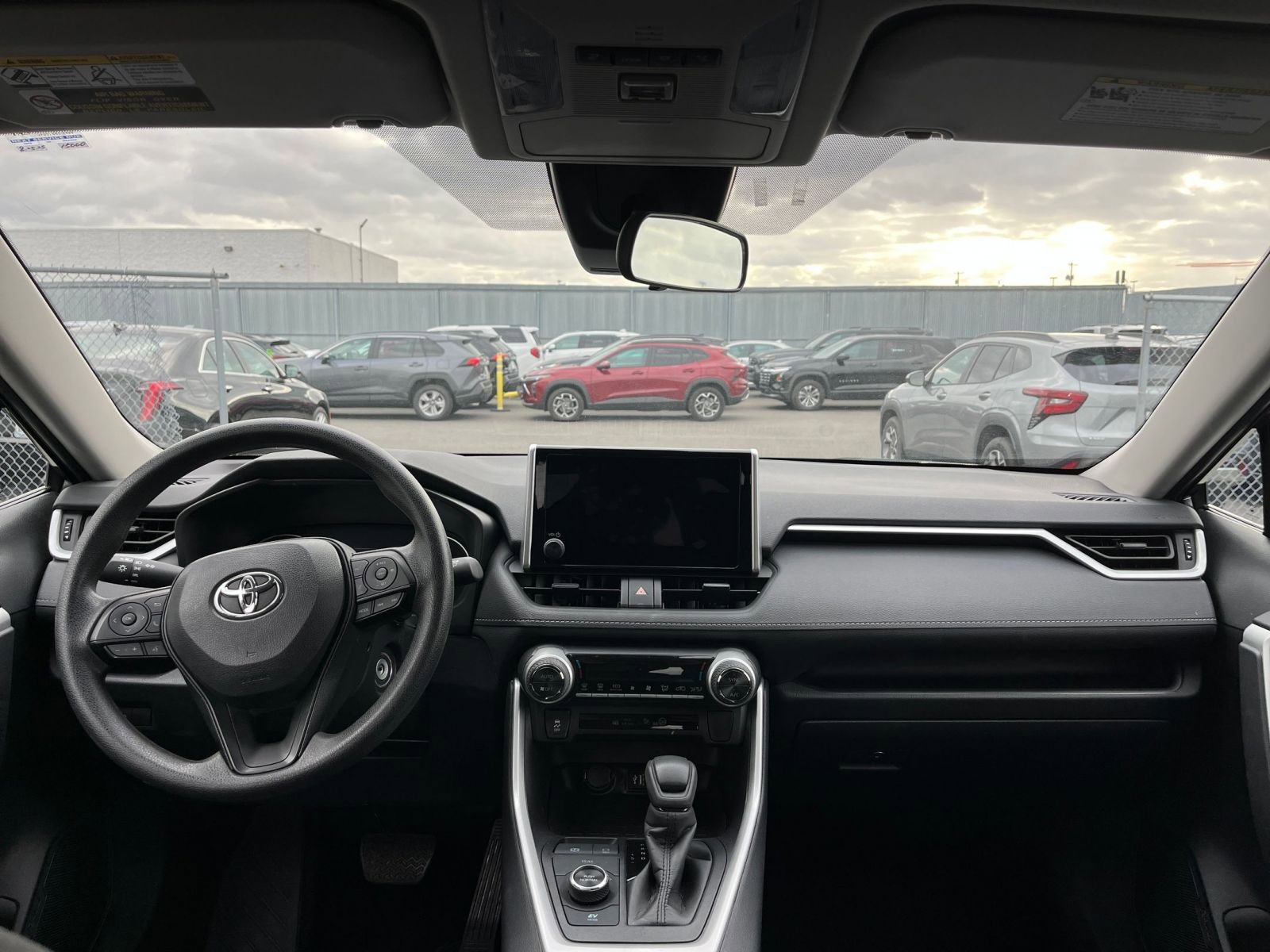 Thumbnail: 2025 Toyota RAV4 - 32