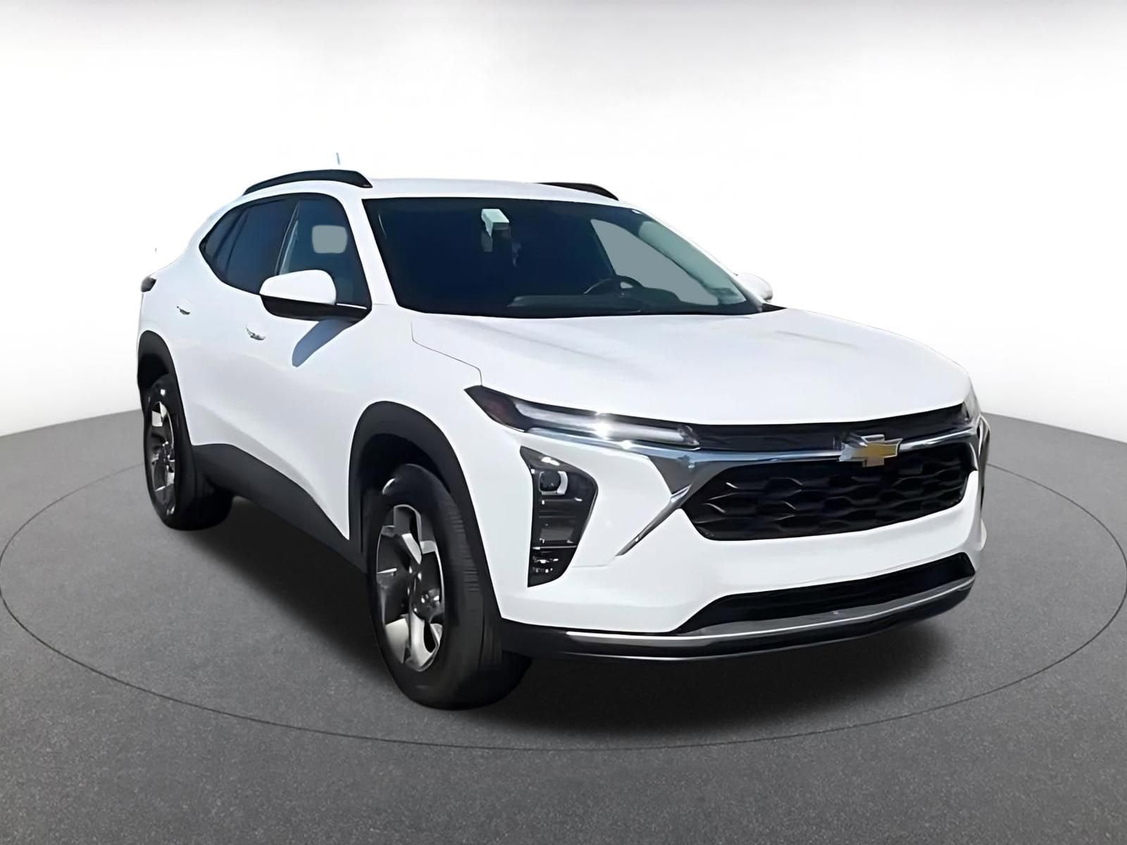 Thumbnail: 2025 Chevrolet Trax - 3