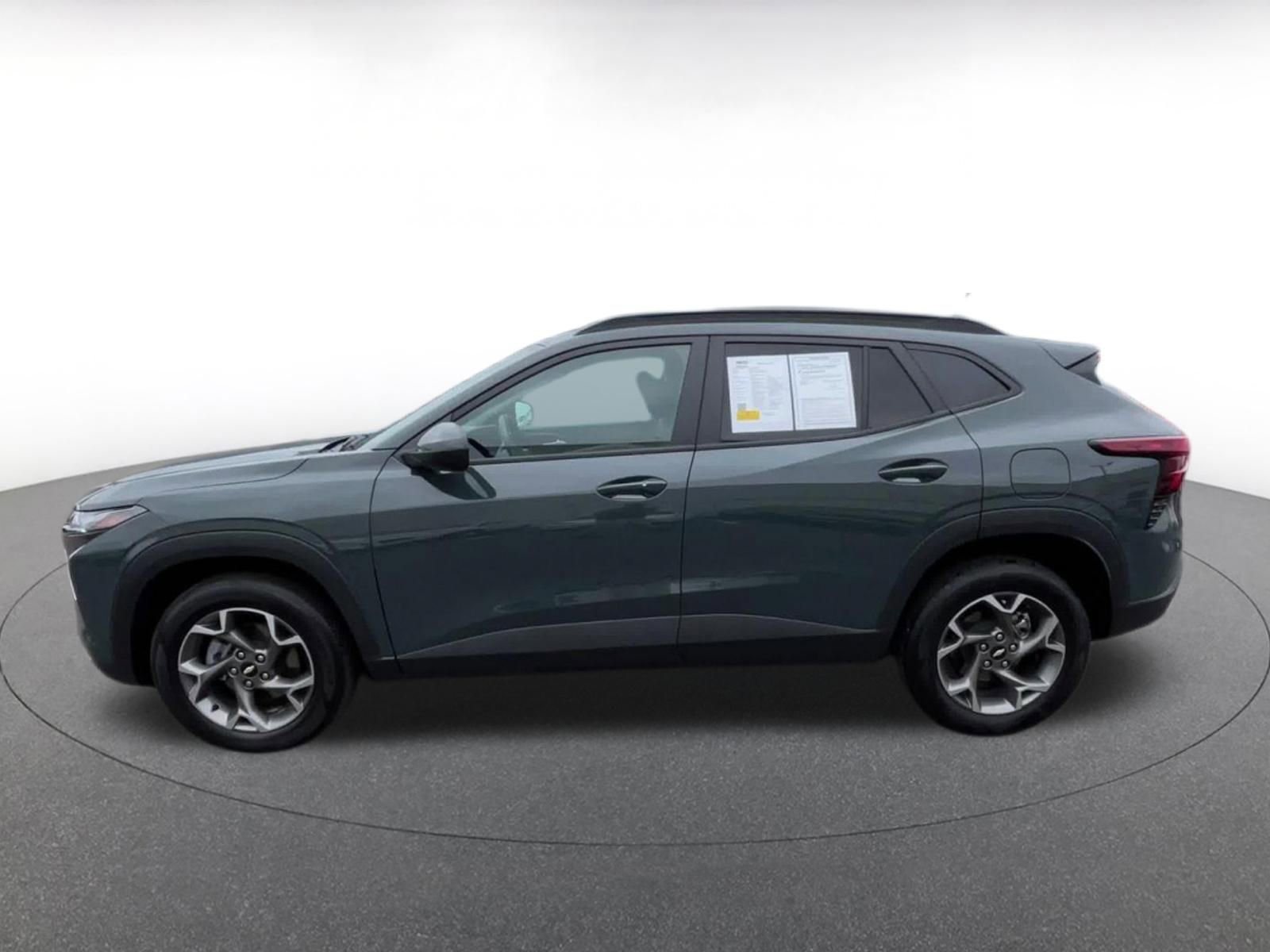 Thumbnail: 2025 Chevrolet Trax - 8