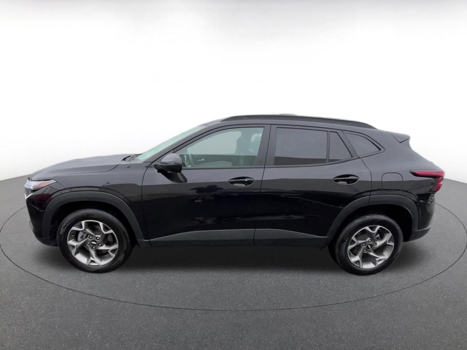 Thumbnail: 2025 Chevrolet Trax - 8