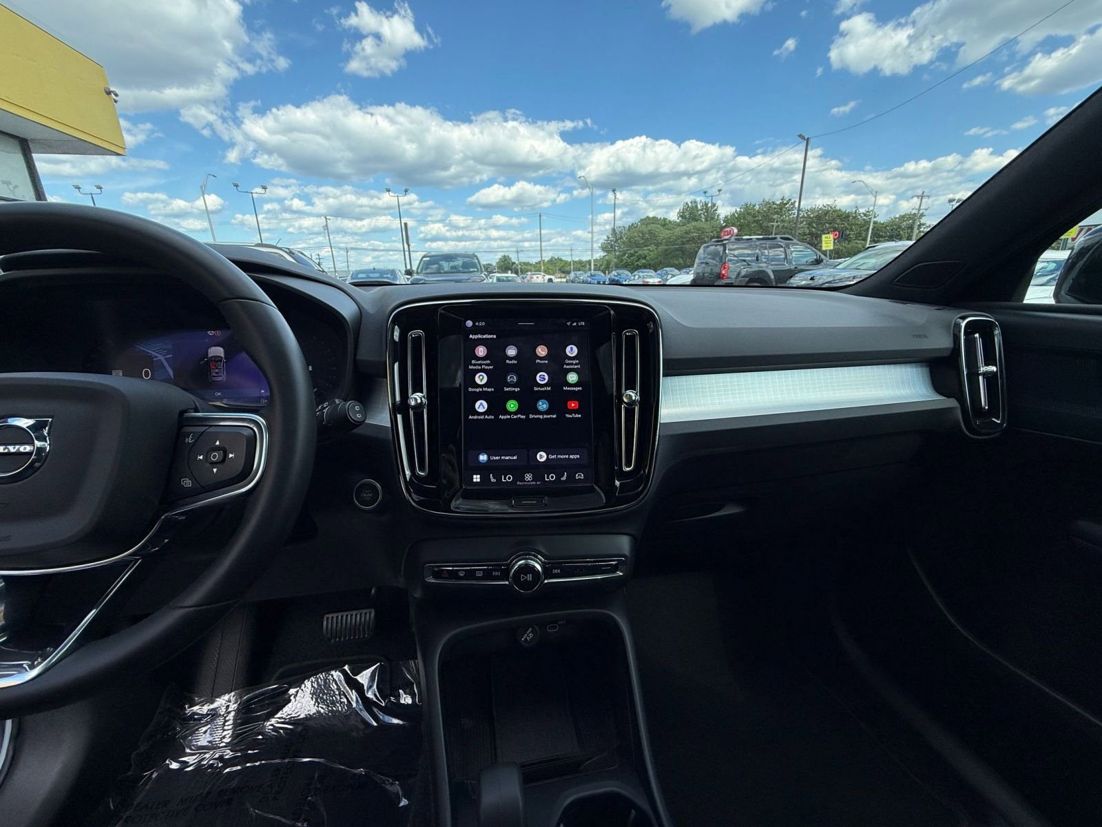 Thumbnail: 2024 Volvo XC40 - 17