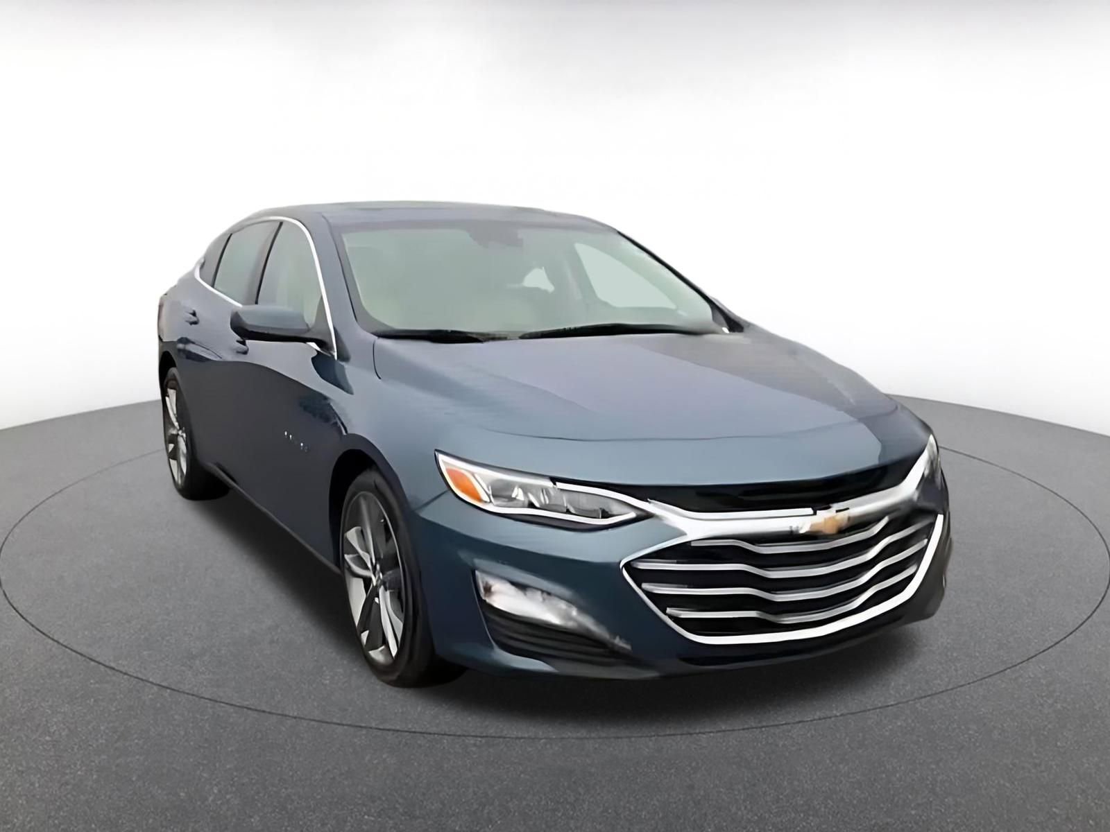 Thumbnail: 2024 Chevrolet Malibu - 3