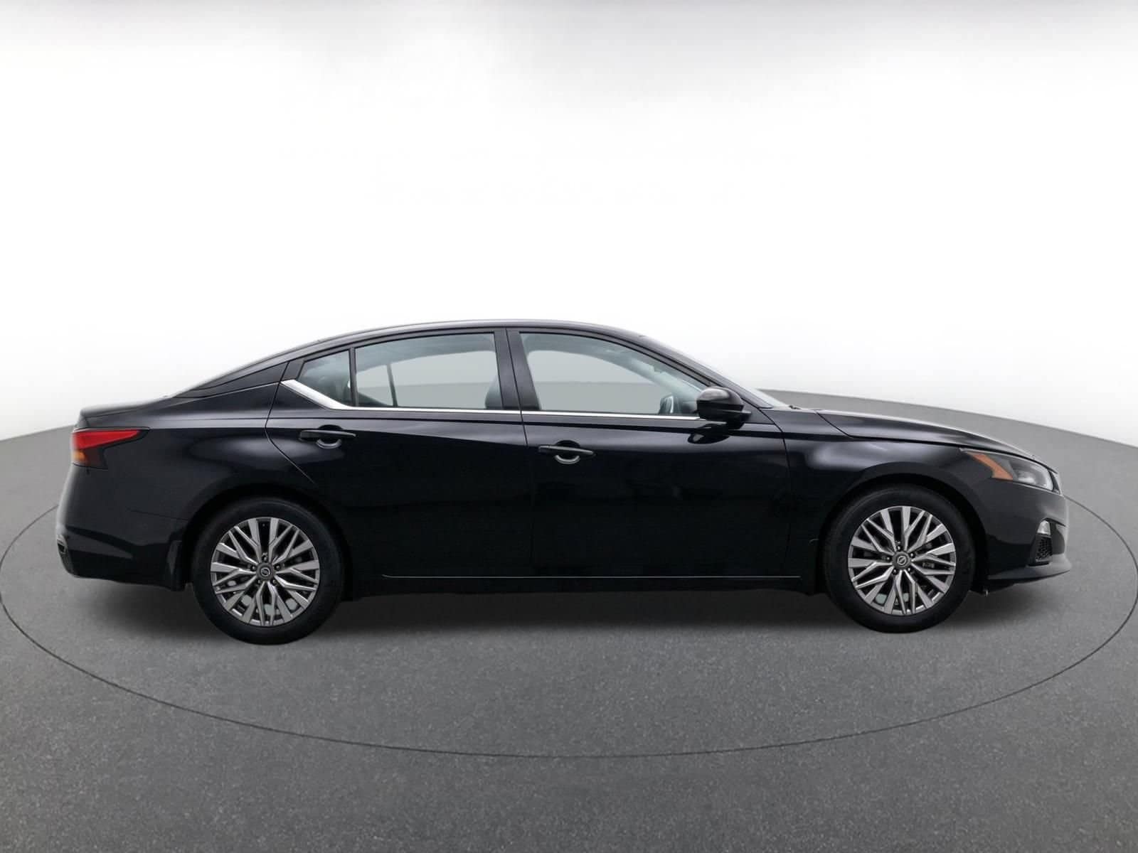 Thumbnail: 2025 Nissan Altima - 8