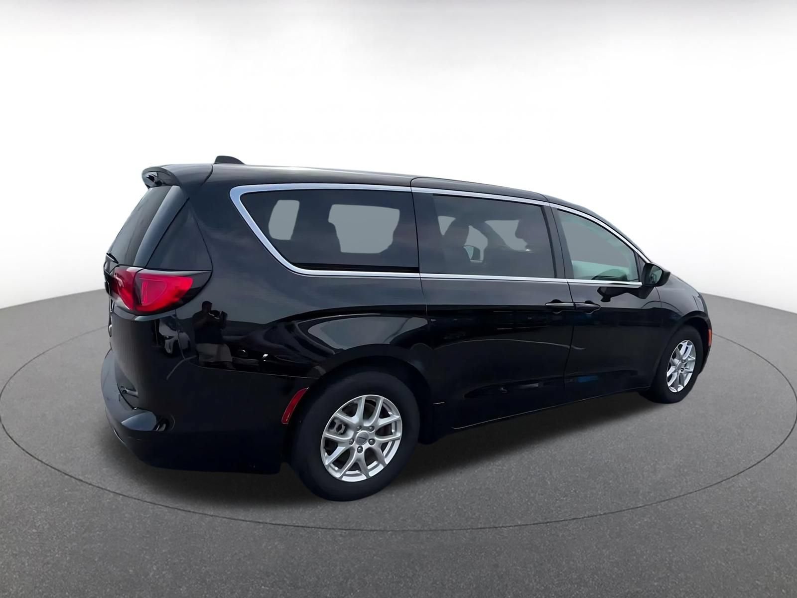 Thumbnail: 2024 Chrysler Voyager - 12