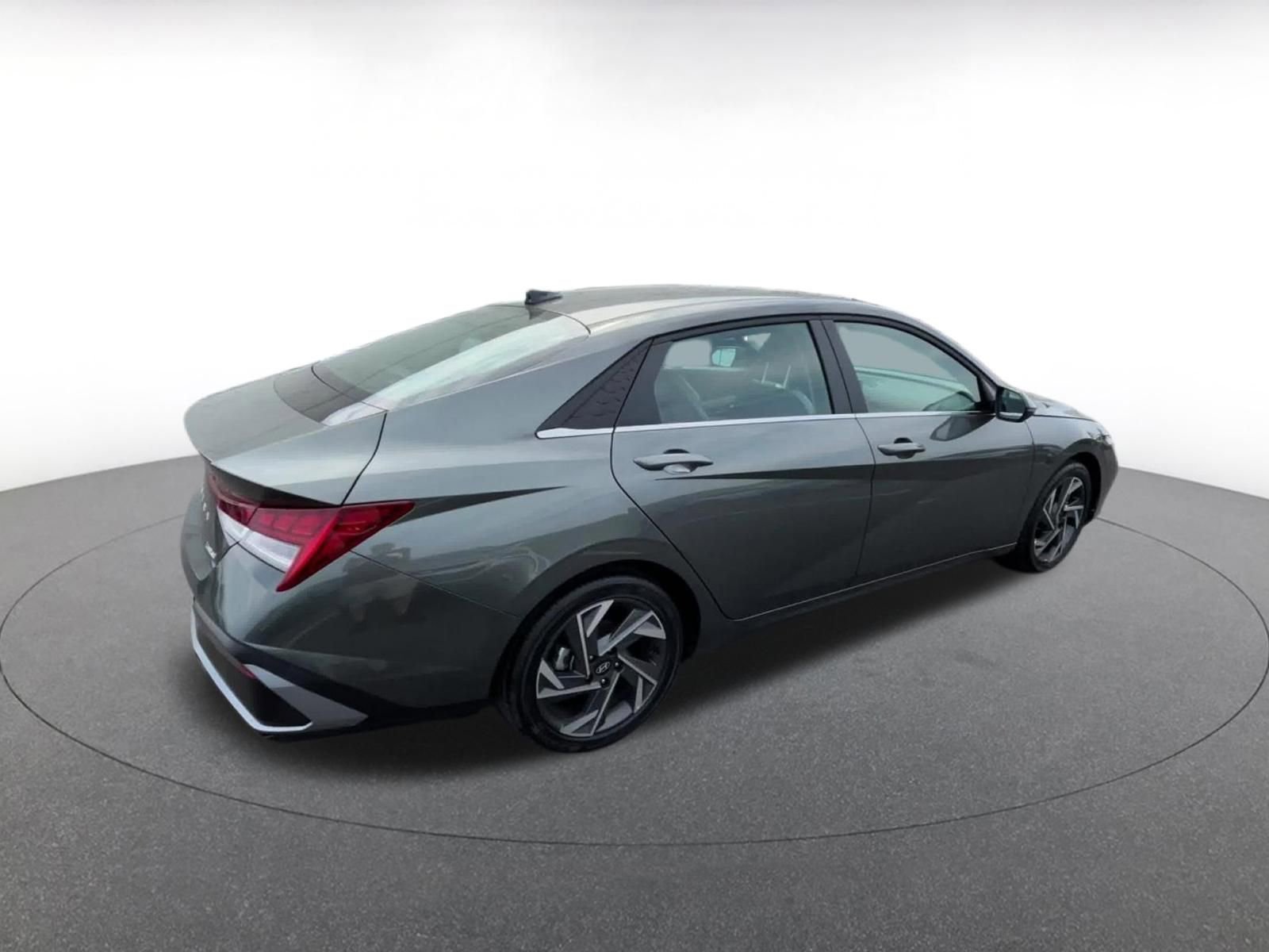 Thumbnail: 2025 Hyundai Elantra - 15