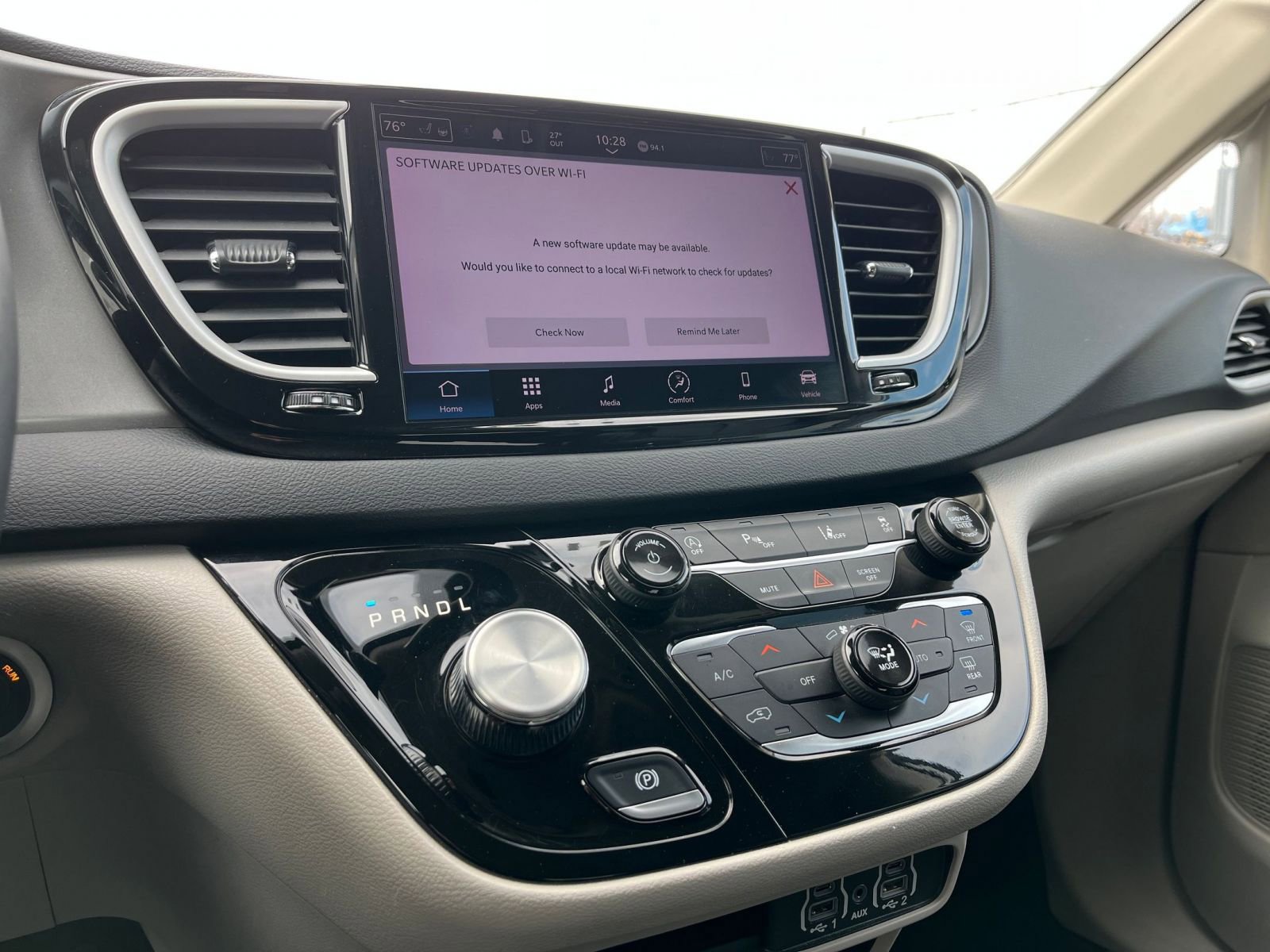 Thumbnail: 2023 Chrysler Pacifica - 22