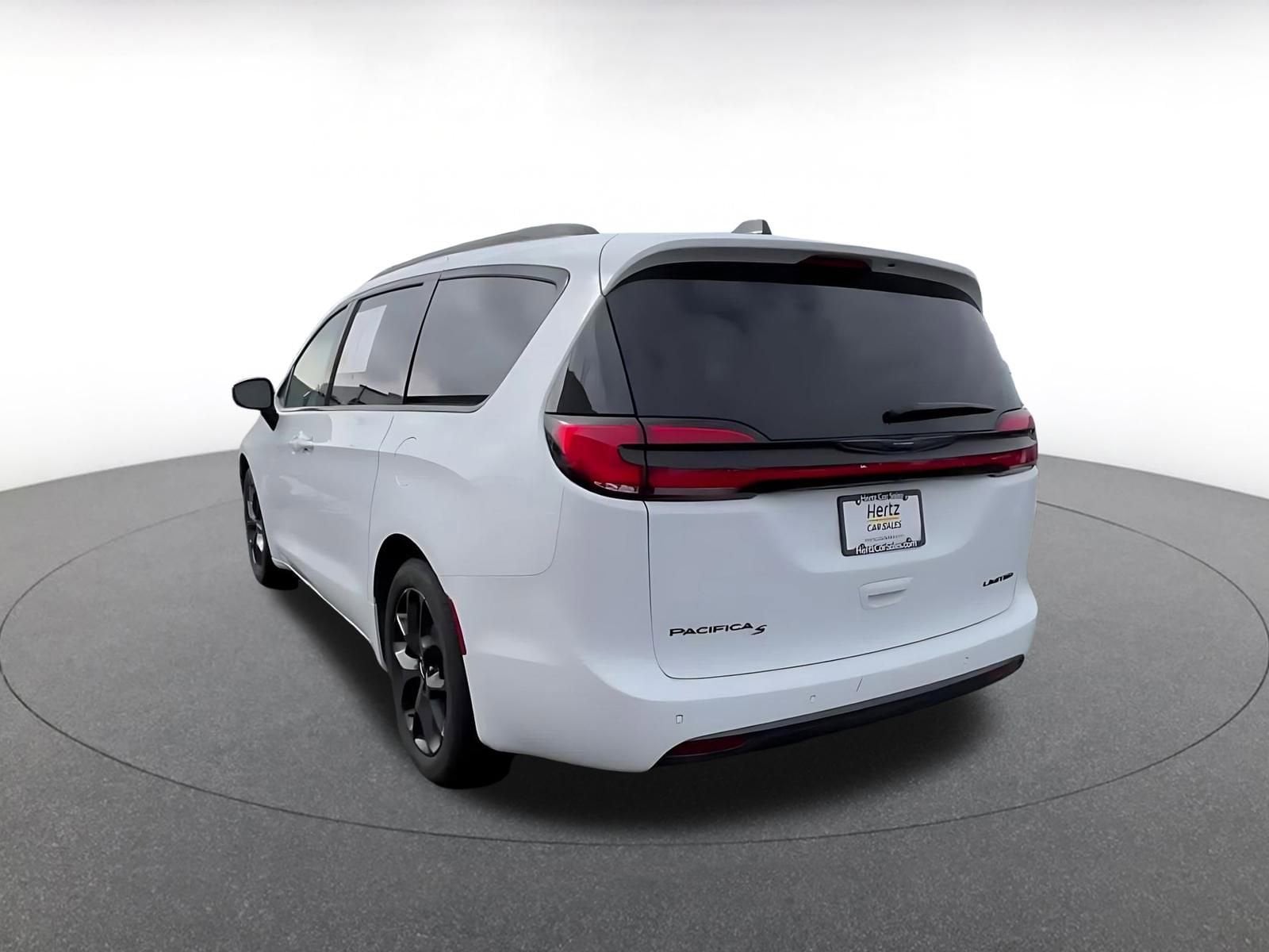 Thumbnail: 2025 Chrysler Pacifica - 11