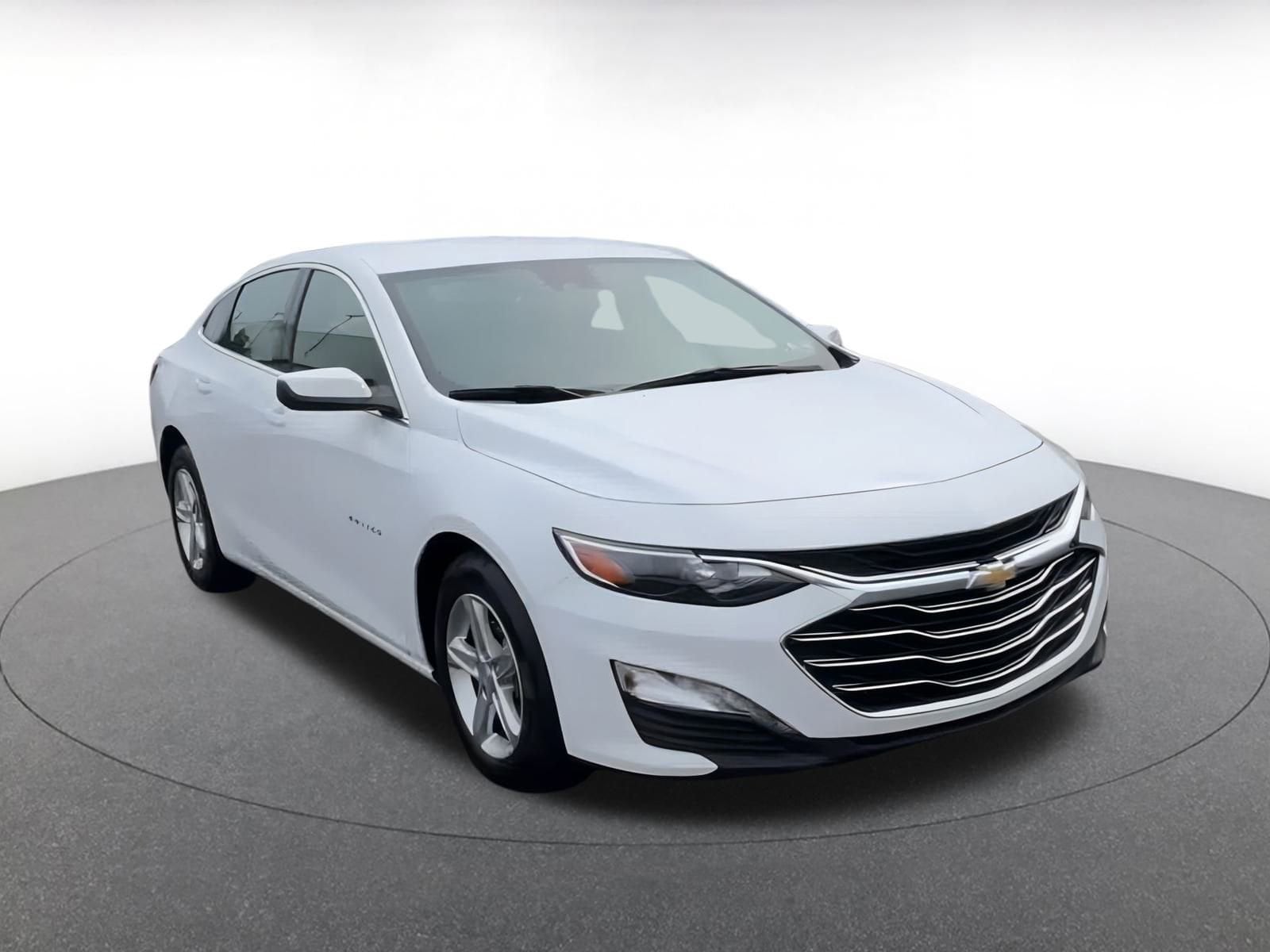 Thumbnail: 2024 Chevrolet Malibu - 3