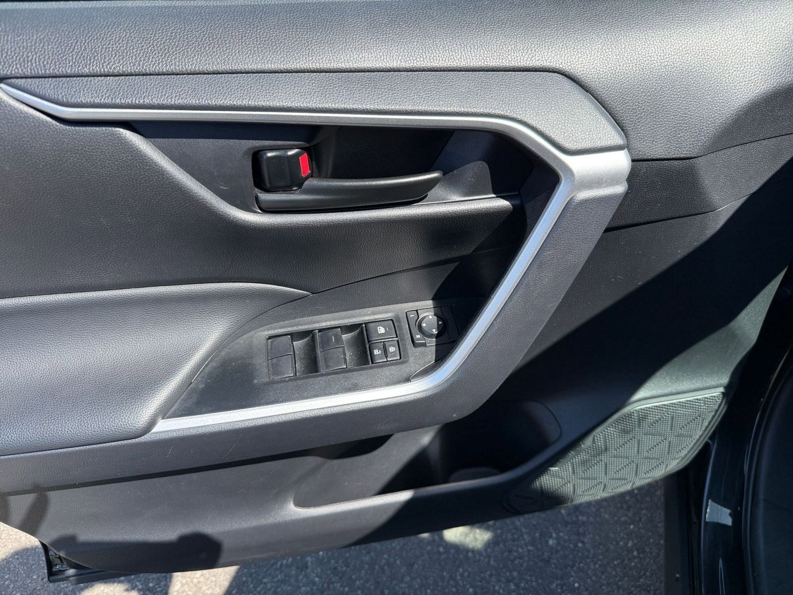 Thumbnail: 2025 Toyota RAV4 - 18