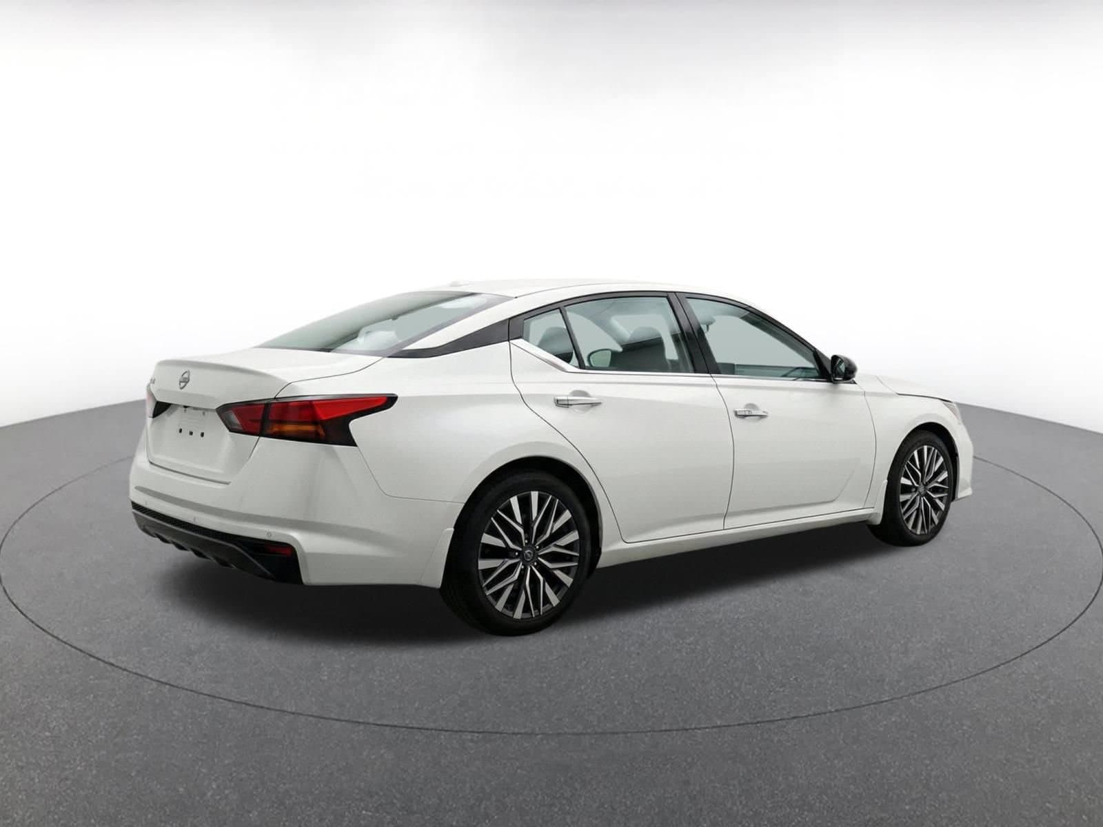 Thumbnail: 2025 Nissan Altima - 8