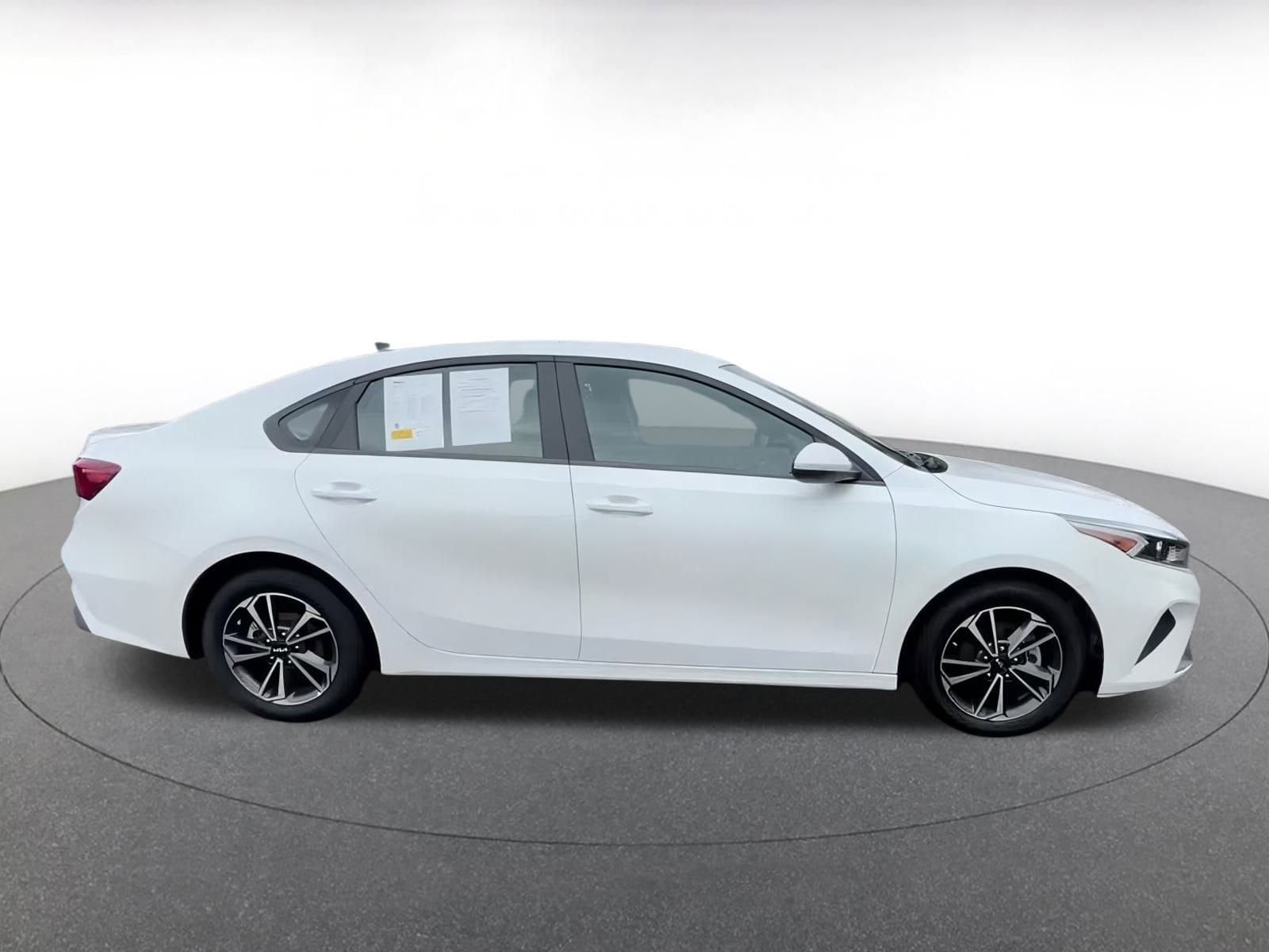 Thumbnail: 2024 Kia Forte - 16