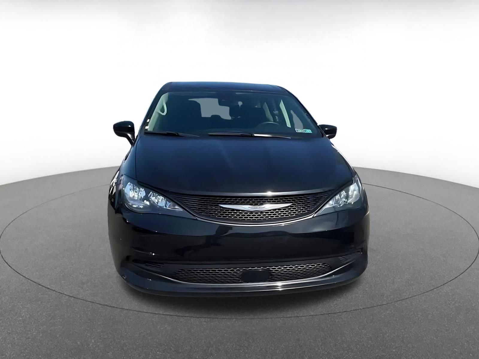 Thumbnail: 2023 Chrysler Voyager - 5