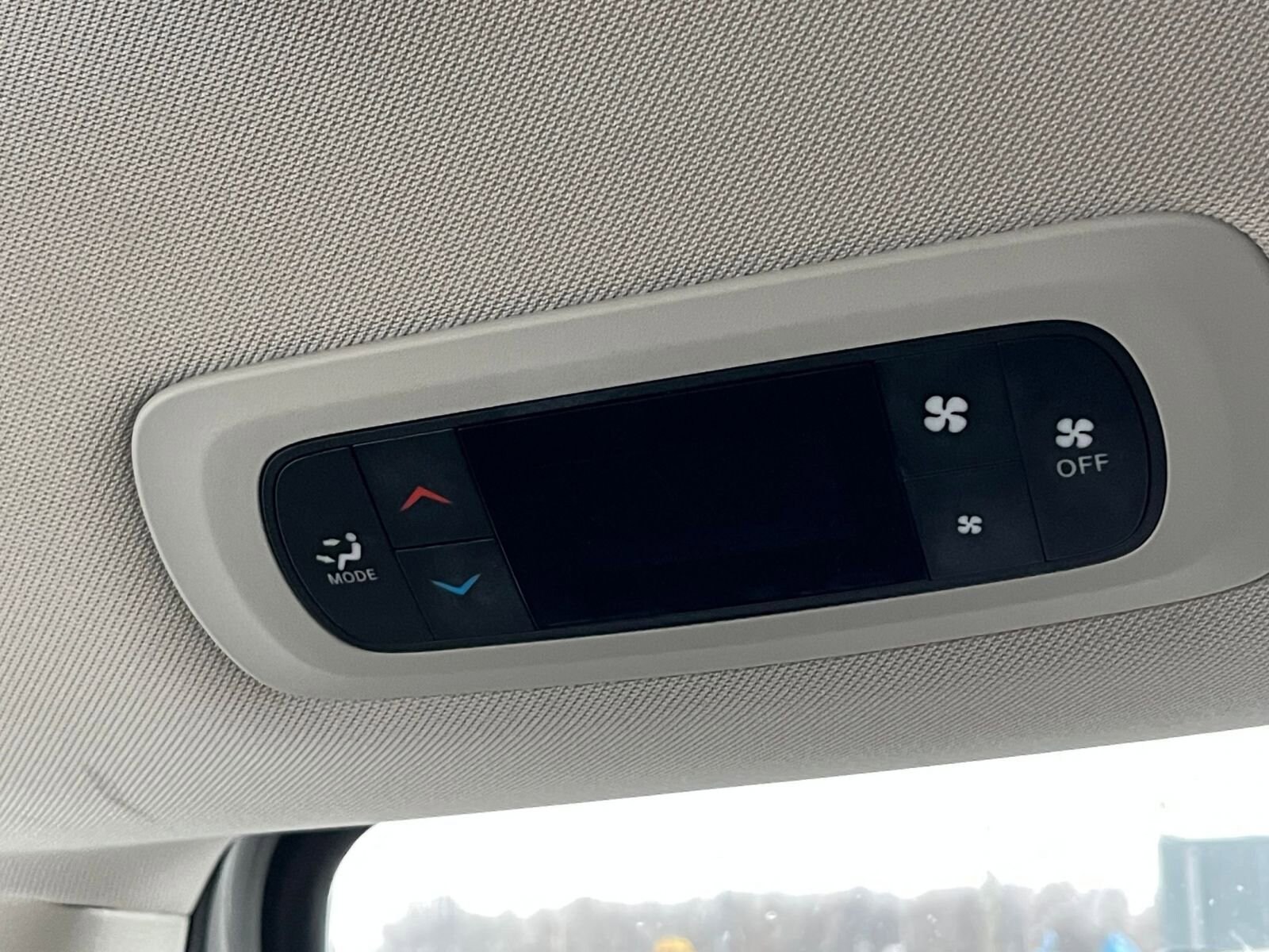 Thumbnail: 2023 Chrysler Voyager - 23