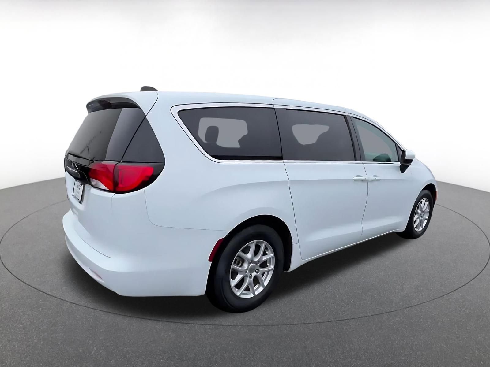 Thumbnail: 2023 Chrysler Voyager - 15